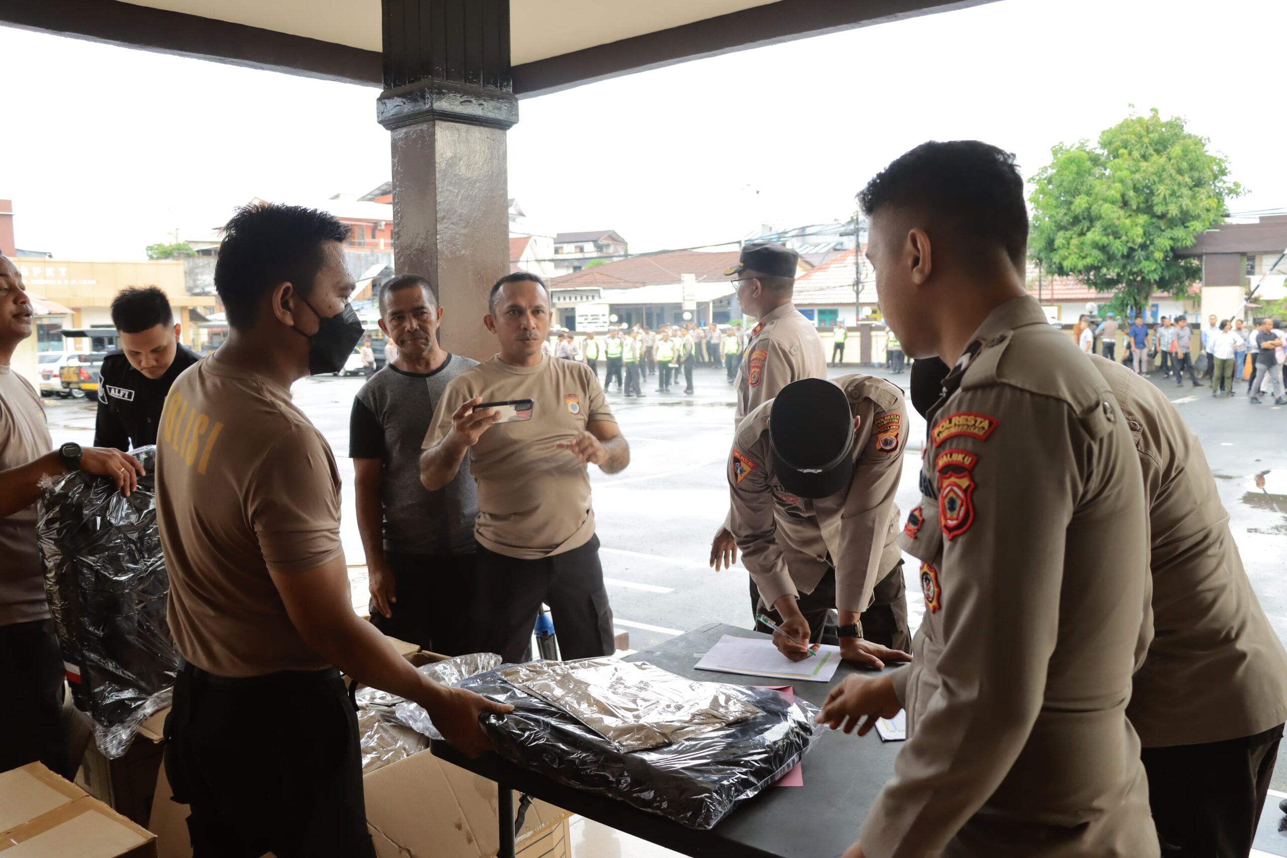 Persiapan Pemilu,Polresta Ambon Gelar Pembagian Logistik Dan Pengecekan Kesehatan 1 IMG 20240206 WA0019 scaled