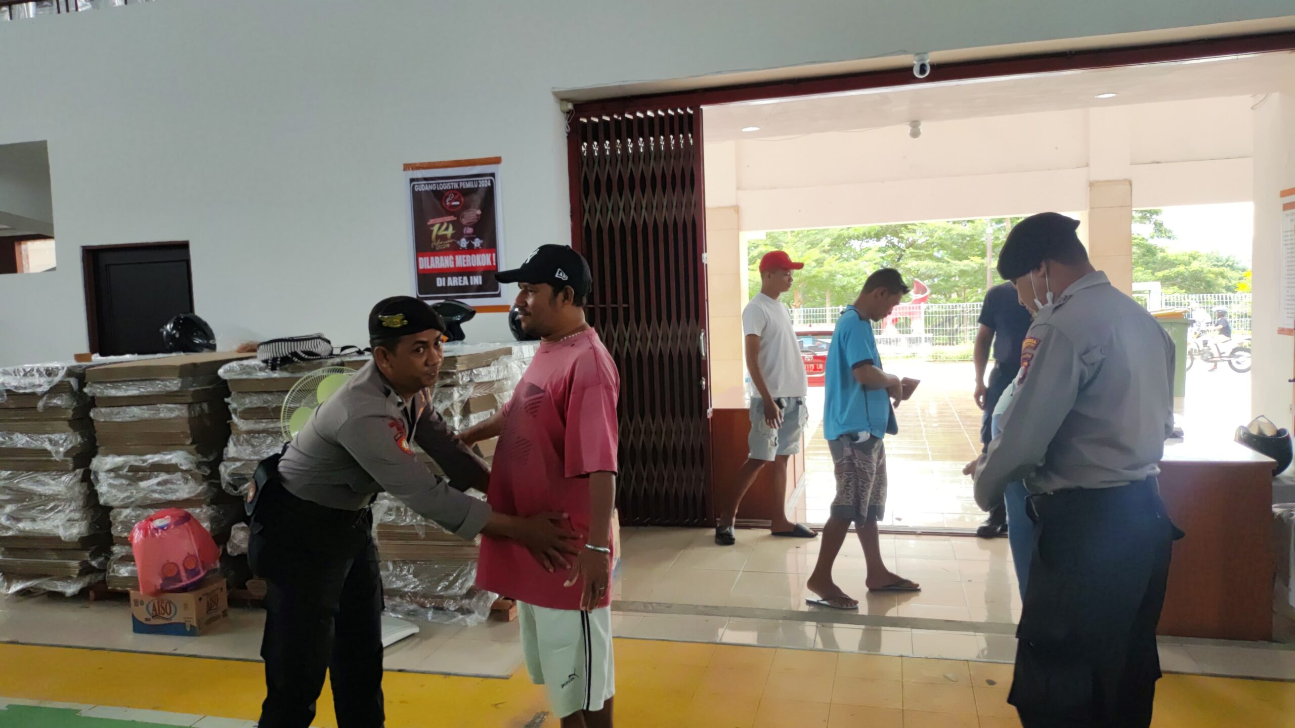 Personil OMB Salawaku 2023 Amankan Pengepakan Surat Suara Pemilu 1 WhatsApp Image 2024 02 01 at 13.12.49 820ead81 scaled