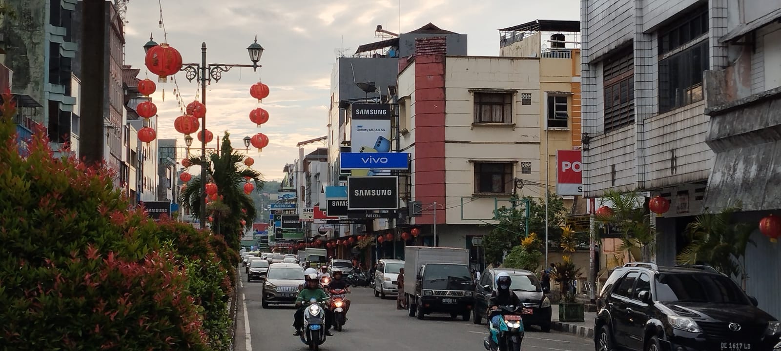 Meriahkan Imlek, Pemkot Ambon Pasang Pernak Pernik 2 WhatsApp Image 2024 02 09 at 10.00.11 938c0870