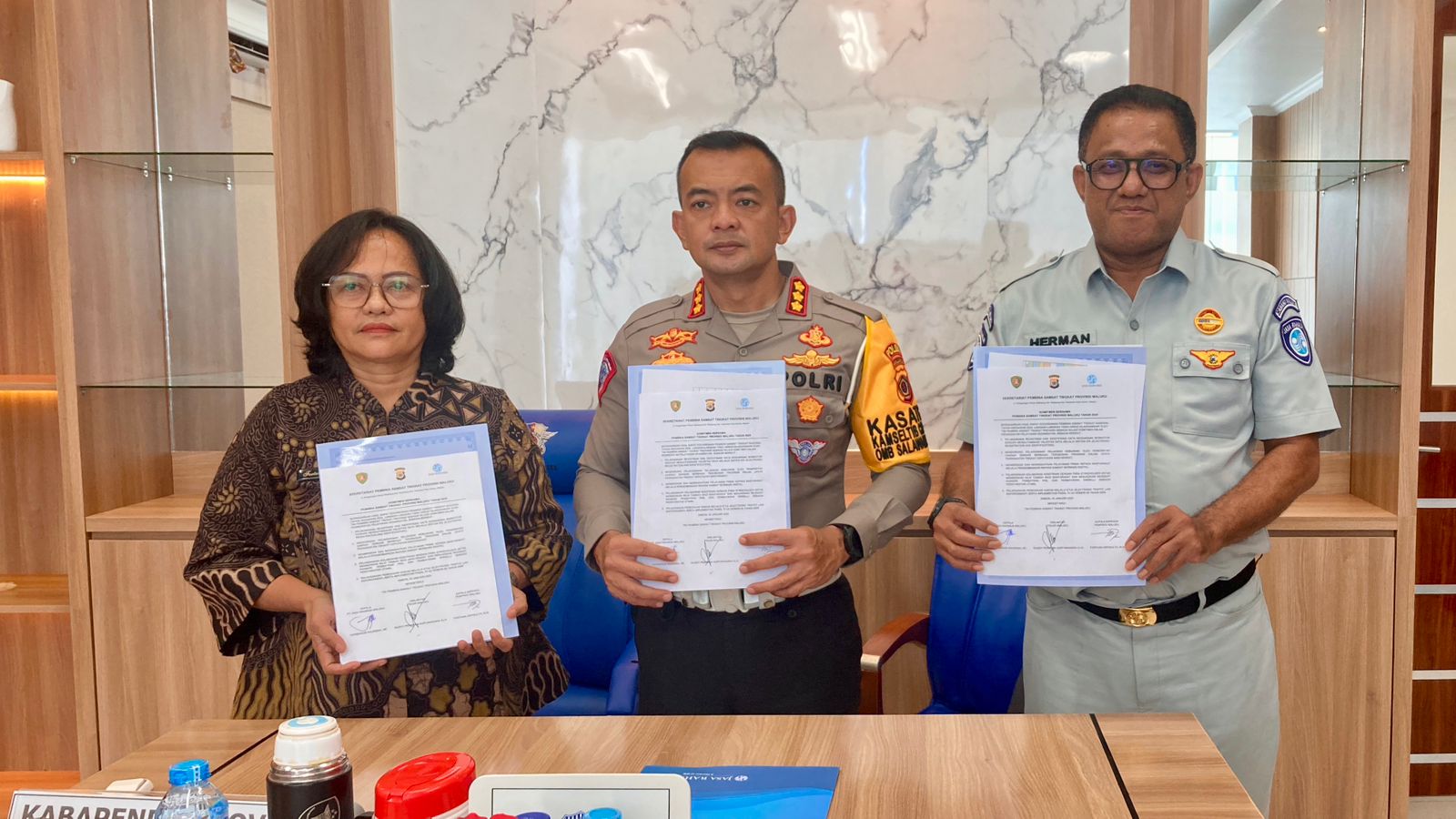 Tim Pembina Samsat Tingkat Provinsi Maluku Melakukan Rakor Sekaligus Menandatangani Komitmen Program Kerja Bersama Tahun 2024 1 WhatsApp Image 2024 02 23 at 10.53.36 2b041e91