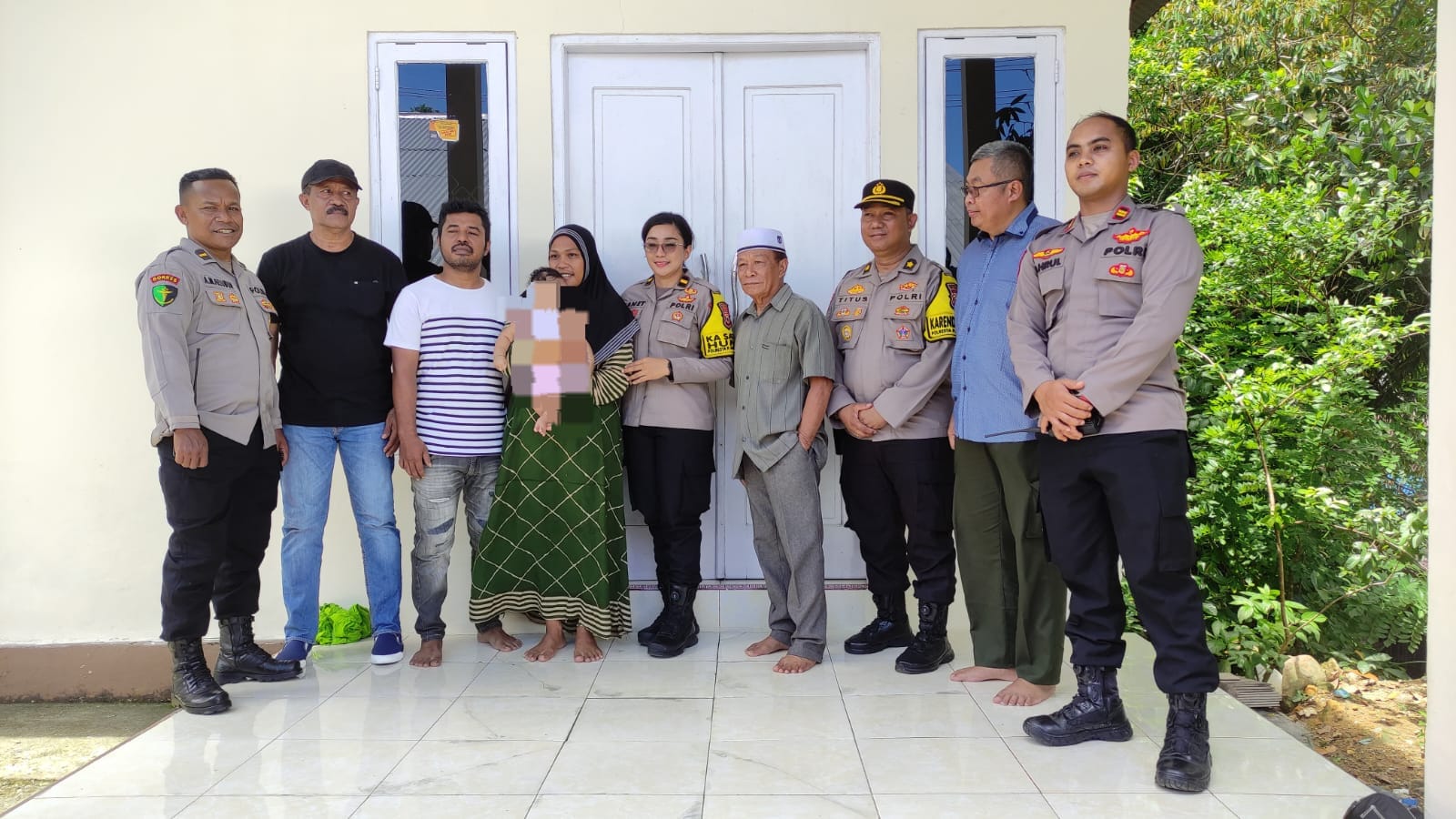 Polresta P. Ambon & PP. Lease Sambangi Bayi Terdampak Gas Air Mata di Arbes 1 IMG 20240330 WA0061