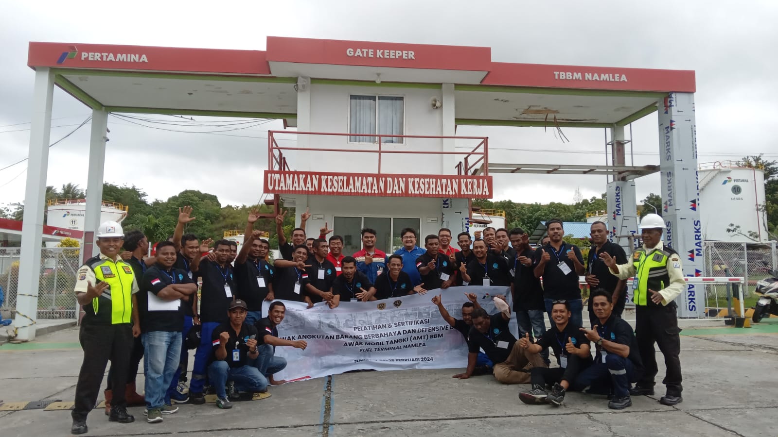 Peduli Keselamatan Pekerja, Pertamina Patra Niaga Regional Papua Maluku Gelar Pelatihan dan Sertifikasi Awak Angkutan Barang Berbahaya dan Defensive Driving Training Awak Mobil Tangki BBM 1 WhatsApp Image 2024 02 29 at 17.24.39 b4ae4d95