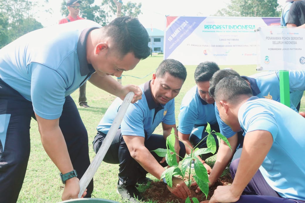 Jelang HUT ke-78 TNI Angkatan Udara, Lanud Pattimura Lakukan Gerakan Tanam Seribu Pohon. 1 WhatsApp Image 2024 03 16 at 20.13.44 625ddc56