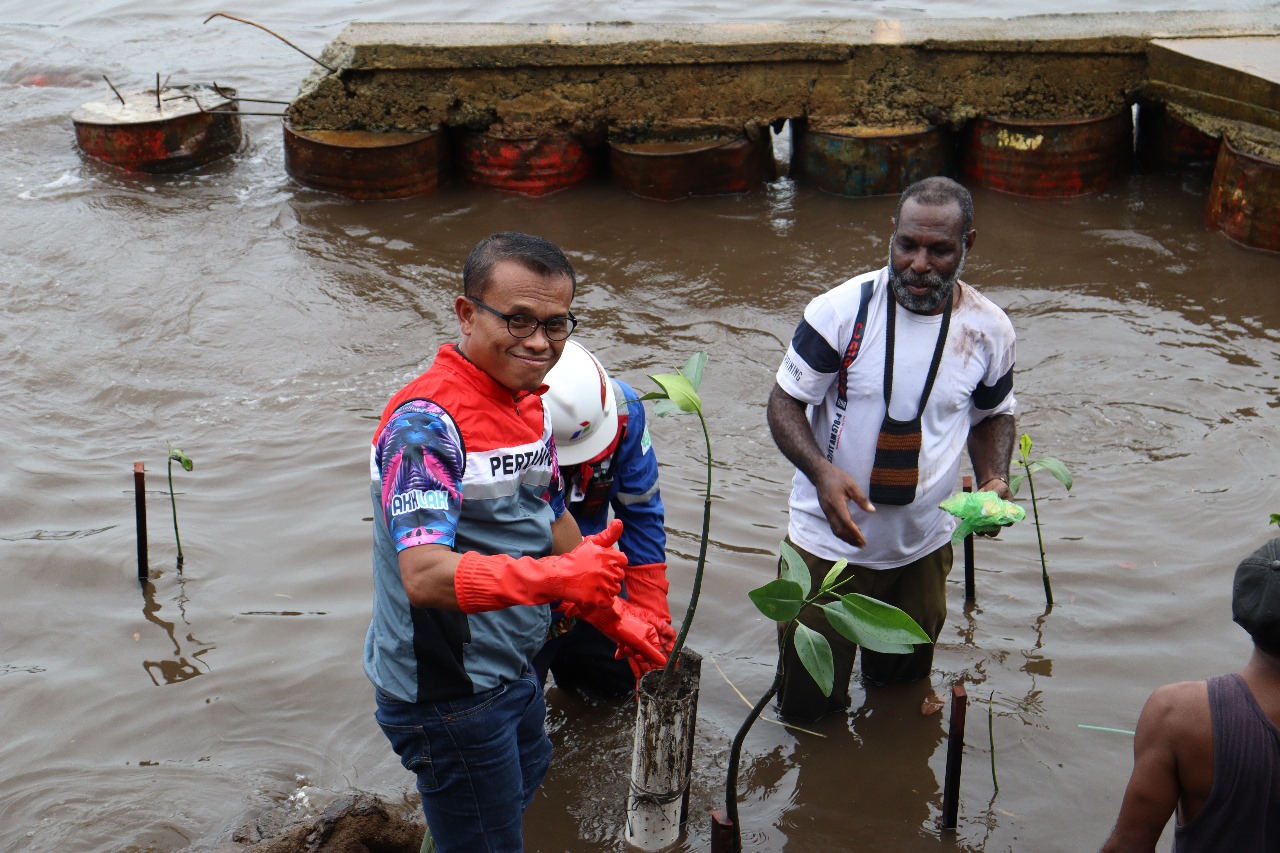 Tanam 3.000 Bibit Mangrove, Bukti Komitmen Pertamina Patra Niaga Regional Papua Maluku Menjaga Kelestarian Lingkungan 1 WhatsApp Image 2024 03 21 at 13.20.50 dbe75da7