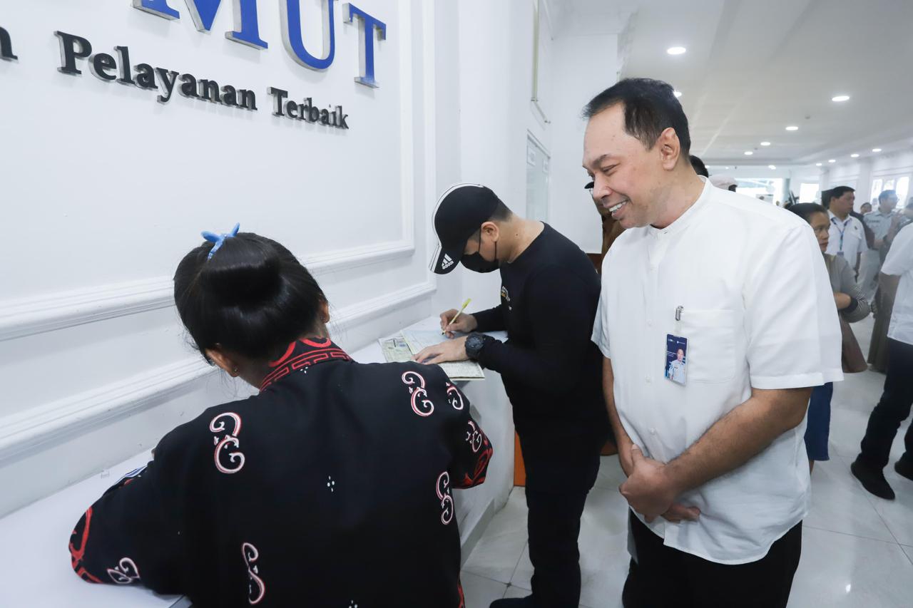 Gelar Safari Ramadhan, Rivan A. Purwantono Ungkapkan Standar Pelayanan Samsat Sudah Bertransformasi, Cepat dan Nyaman 1 WhatsApp Image 2024 03 23 at 20.58.59 b1892977