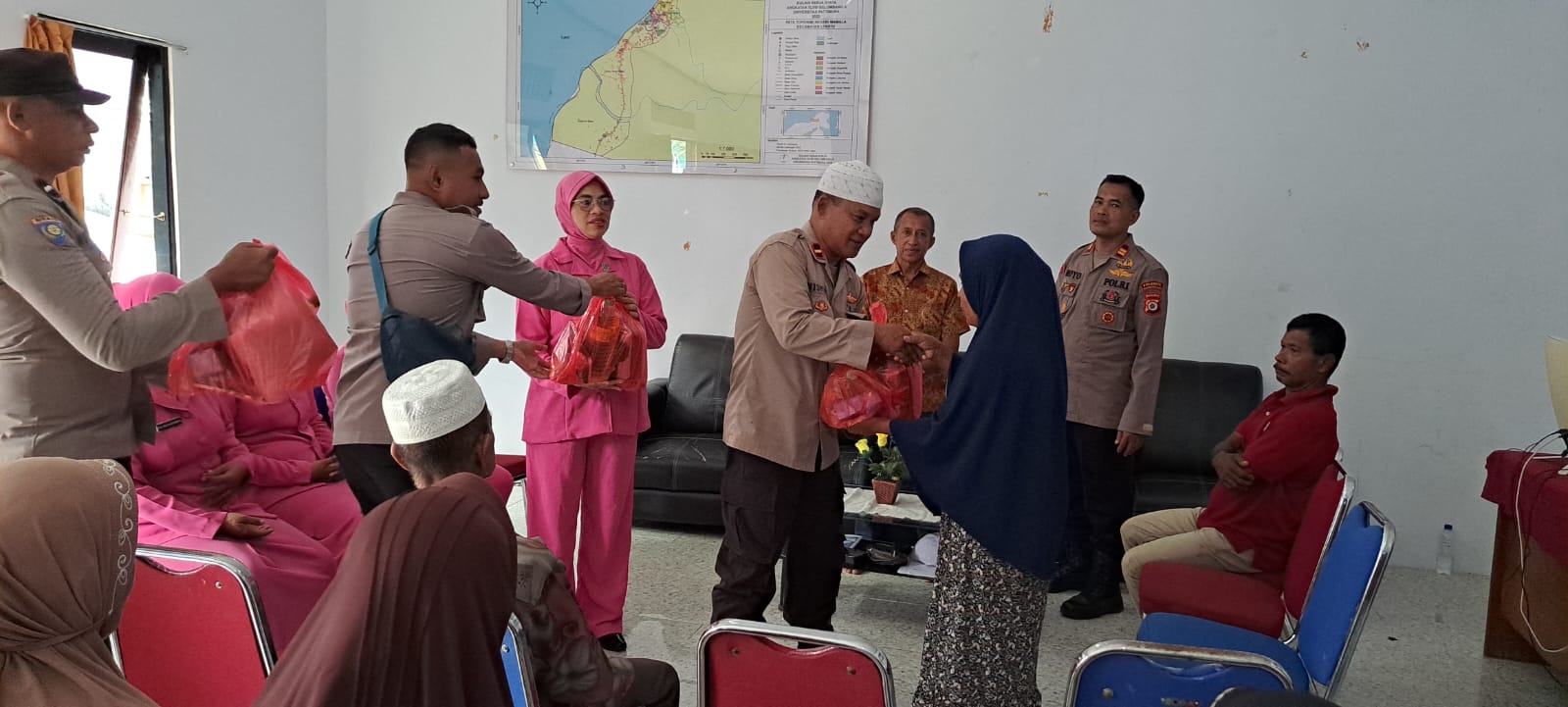 Polsek Leihitu Berserta Ketua Anggota Bhayangkari Laksanakan Jumat Curhat Dan Safari Kamtibmas 1 WhatsApp Image 2024 03 29 at 17.16.37 9733f7e6