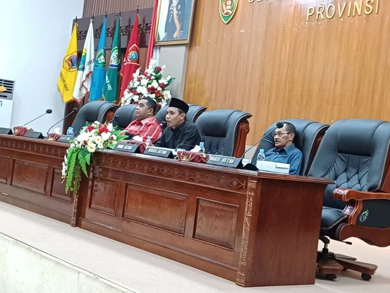 DPRD Provinsi Maluku secara resmi menutup masa sidang I tahun sidang 2023-2034. 1 paripurna 768x576 1