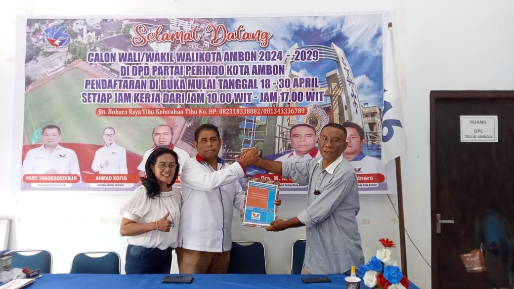 Ferly Tahapary Ambil Formulir Pendaftaran Balon Wali Kota Ambon di Partai Perindo 1 IMG 20240420 WA0077