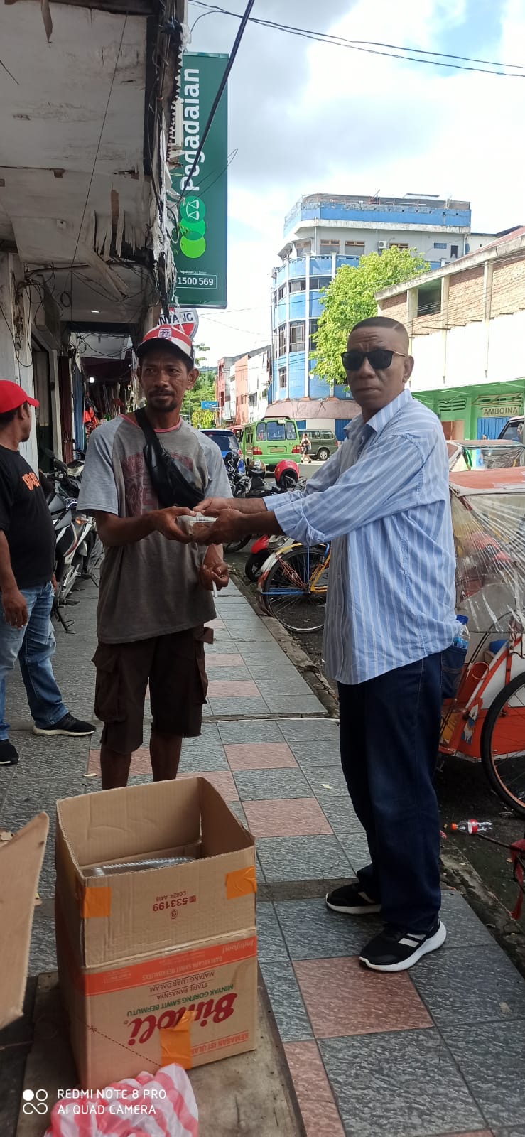 Balon Wali Kota Ambon Ferly Tahapary Gelar Jumat Berbagi 1 IMG 20240426 WA00811