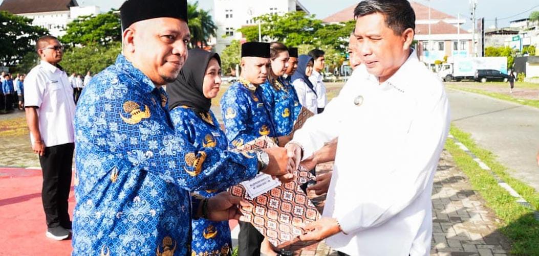 385 PPPK Pemkot Ambon Terima SK Pengangkatan 1 WhatsApp Image 2024 04 03 at 19.44.47 b52aacc9