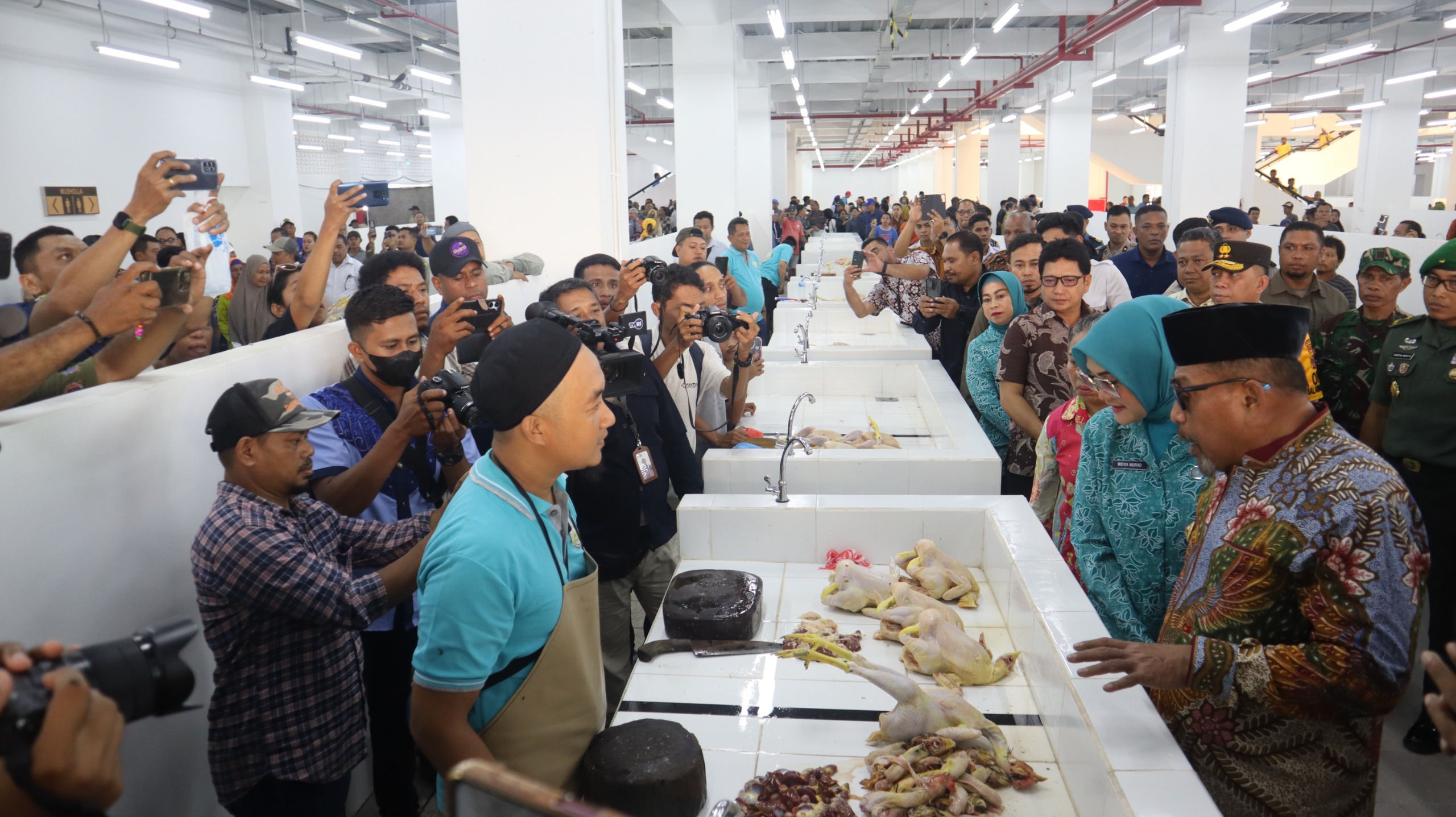 Gubernur Maluku Resmikan Gedung Baru Pasar Mardika 1 WhatsApp Image 2024 04 18 at 15.25.49 10451ff0