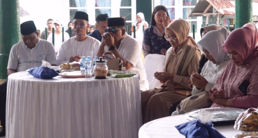 Gubernur Bersama Istri Hadiri Halal Bi Halal Di Negeri Tial 1 WhatsApp Image 2024 04 18 at 20.41.12 1c64af2c