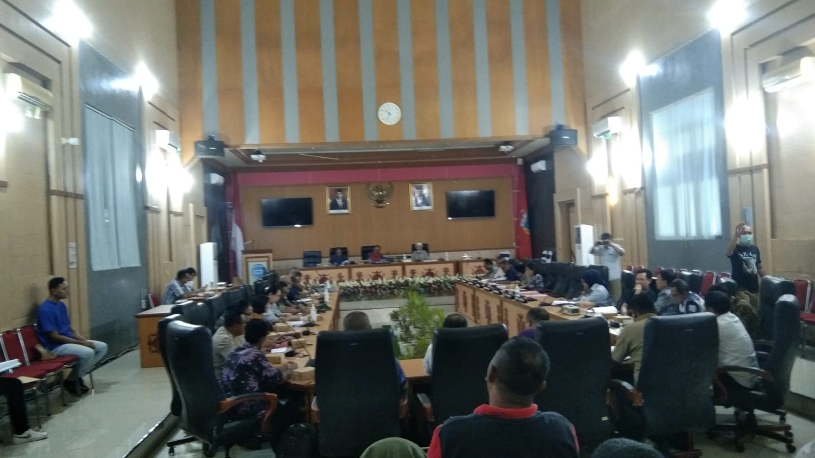 Uji Publik Ramperda Pengelolaan Sampah Plastik Spesifik 1 WhatsApp Image 2024 04 20 at 00.08.08 125a3018