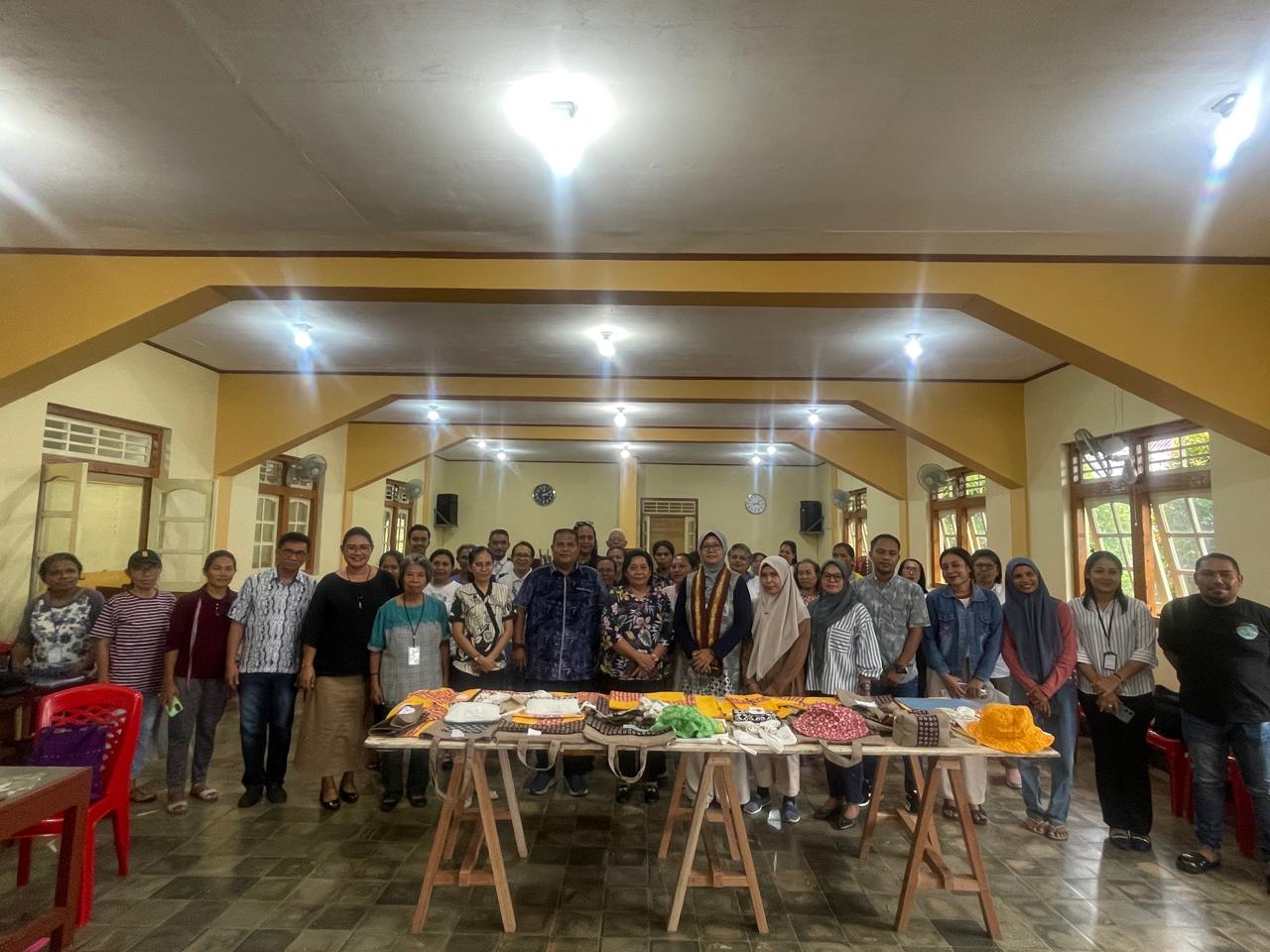 Disperindag Maluku Lakukan Bimtek dan Pendampingan Pengembangan Batik dan Tenun Maluku 2 IMG 20240526 WA0030