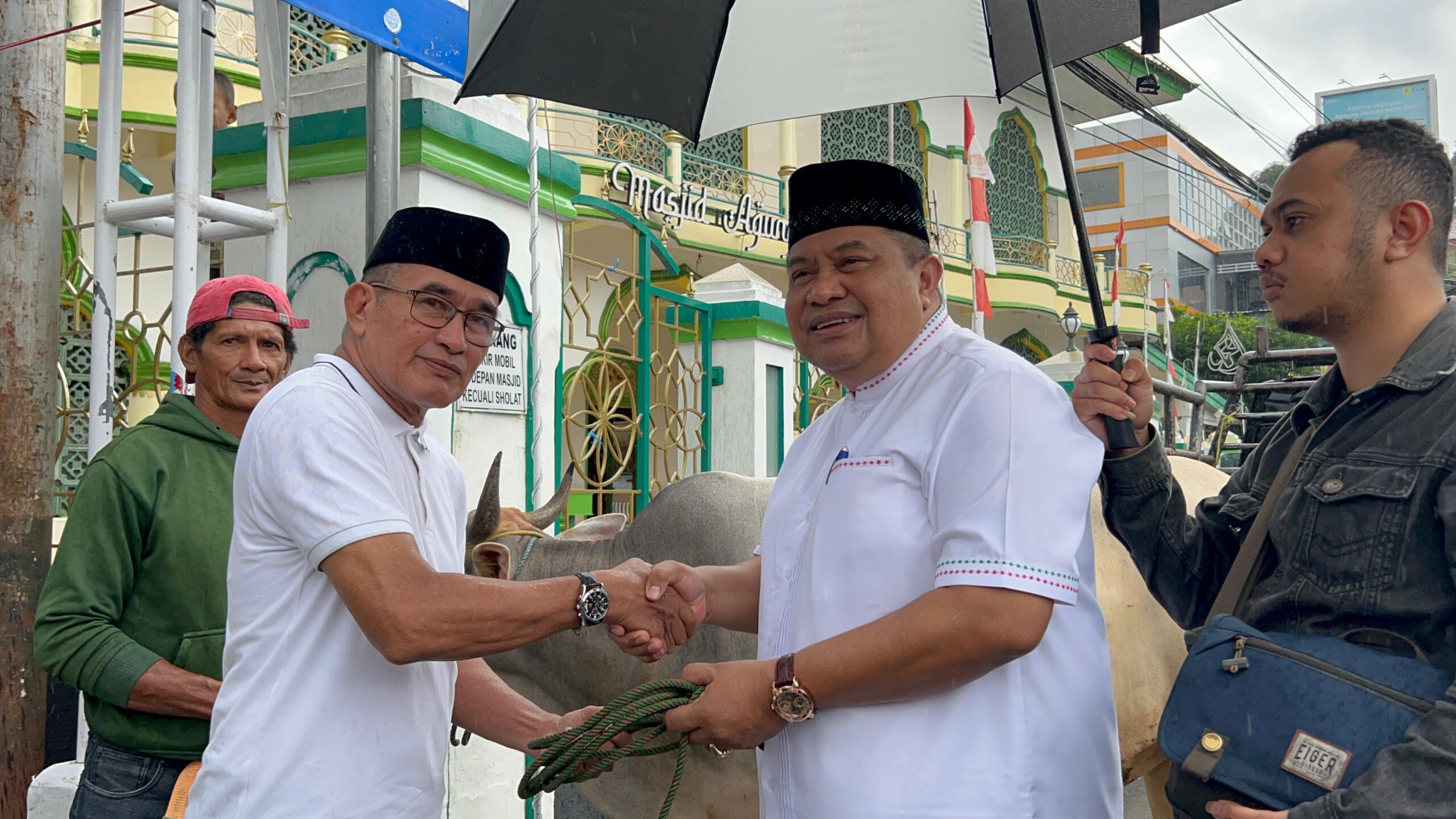 Sekkot Ririmasse Serahkan Bantuan Hewan Kurban Jelang Idul Adha 1 WhatsApp Image 2024 06 15 at 23.53.14 e4f3fddf scaled