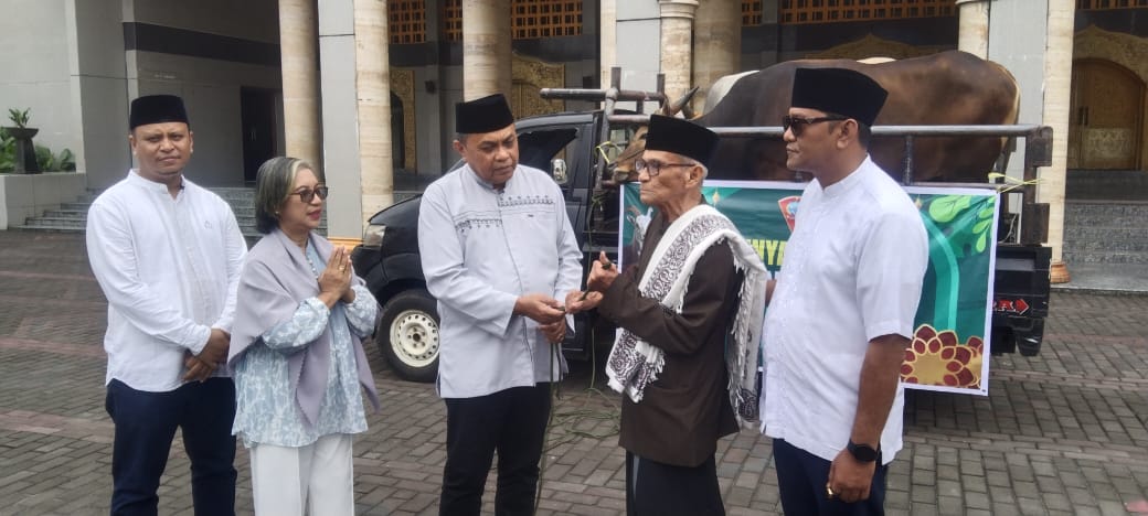 Pemkot Ambon Serahkan 75 Ekor Hewan Kurban 1 WhatsApp Image 2024 06 16 at 21.55.18 4f569147