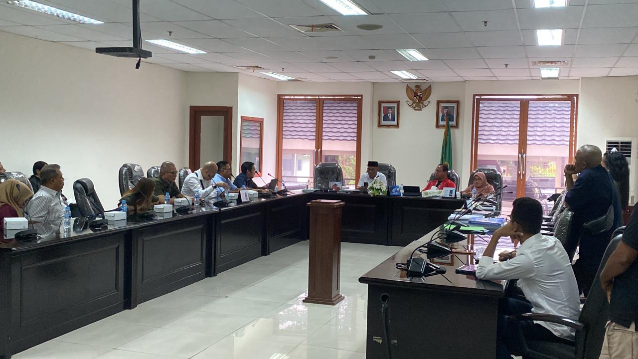 Atasi Kelangkaan Mitan, Komisi II DPRD Maluku Rapat Bersama Pertamina 1 WhatsApp Image 2024 07 04 at 09.05.55 75a63154