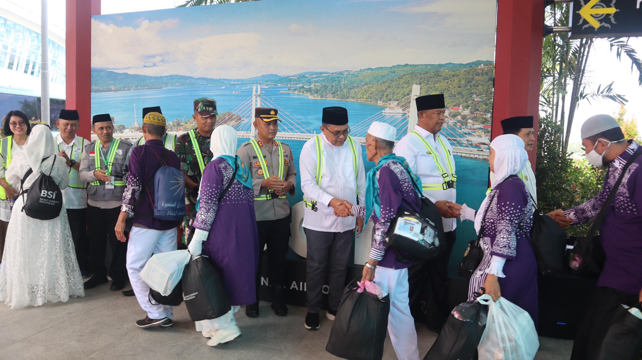 Sadali Sambut Kedatangan Petugas Dan Jemaah Haji Provinsi Maluku 1 WhatsApp Image 2024 07 13 at 19.18.44 8b72f6c8