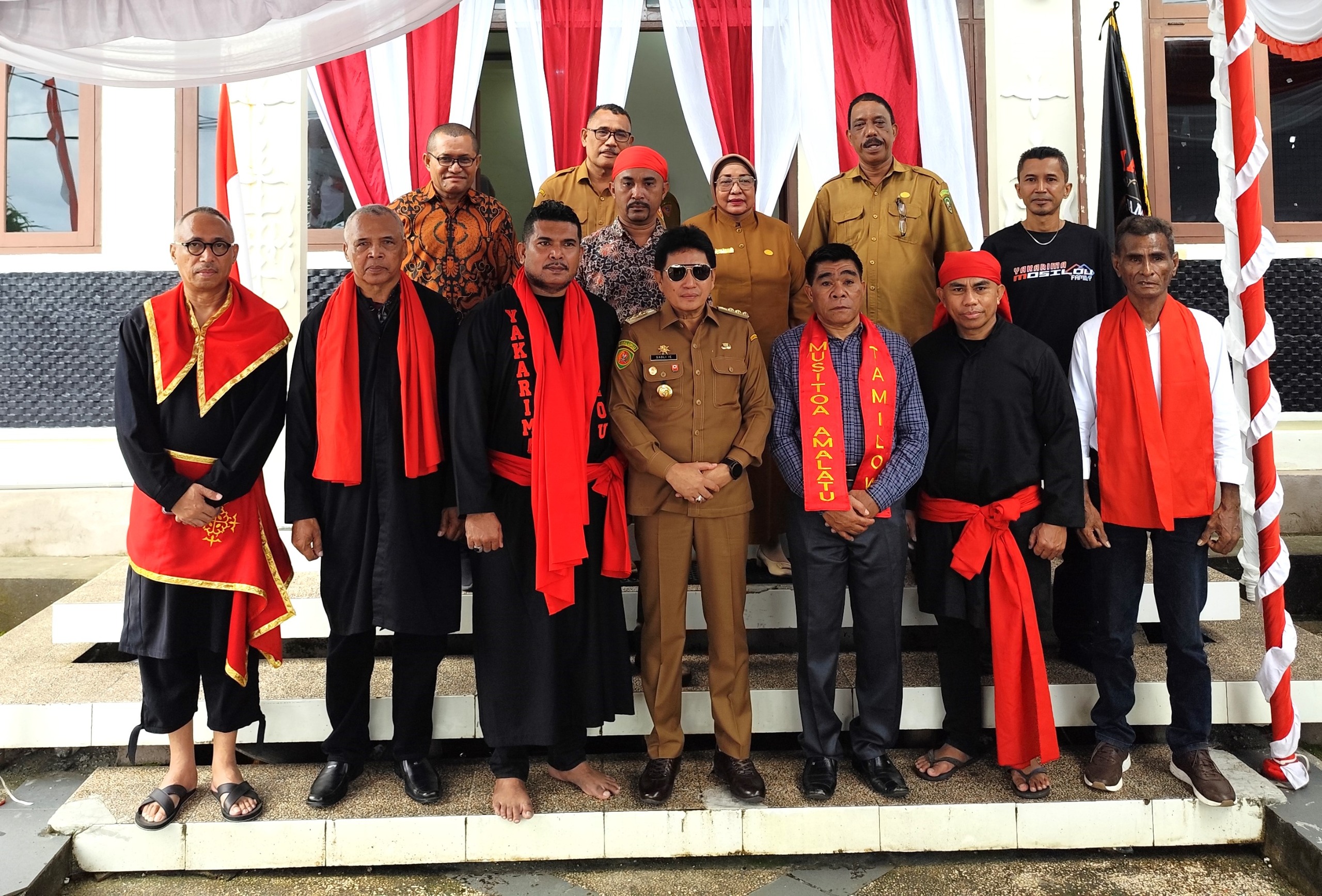 Penjabat Gubernur Maluku Lantik Pengurus Yakarima Mosilou Maluku 1 WhatsApp Image 2024 07 16 at 20.14.17 b9e4e027 1