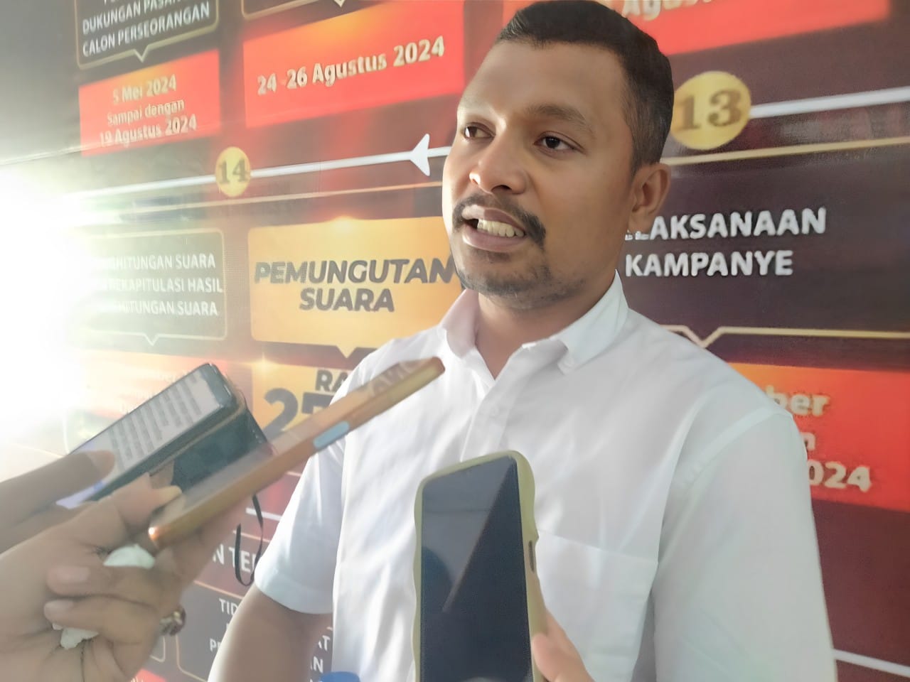 KPU Lakukan Klarifikasi Dokumen Pengunduran Diri La Hamidi 1 WhatsApp Image 2024 09 10 at 05.00.51