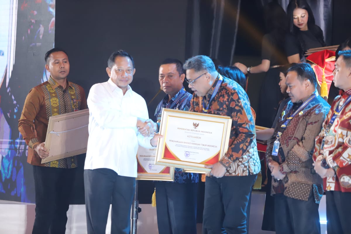 Kota Ambon Terima Penghargaan Khusus KTI 1 IMG 20241002 WA00121