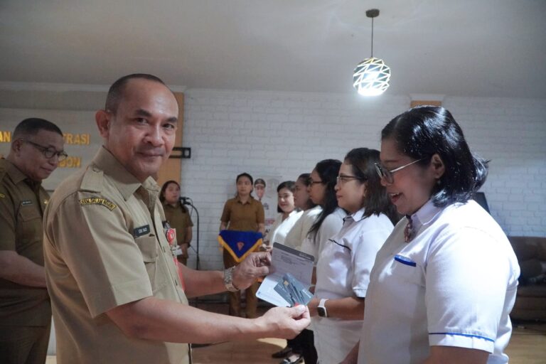 Pemkot Ambon Serahkan Insentif Bagi Guru PAUD 1 IMG 20241021 WA0017 768x512 1