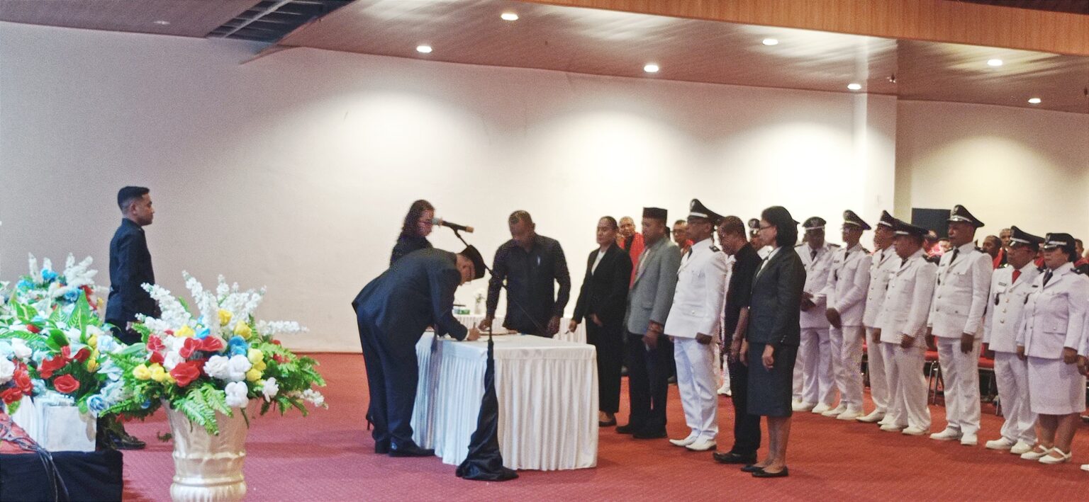 Pemkot Ambon Kukuhkan Perpanjangan Masa jabatan Kades 1 IMG 20241023 WA0050 1536x709 1