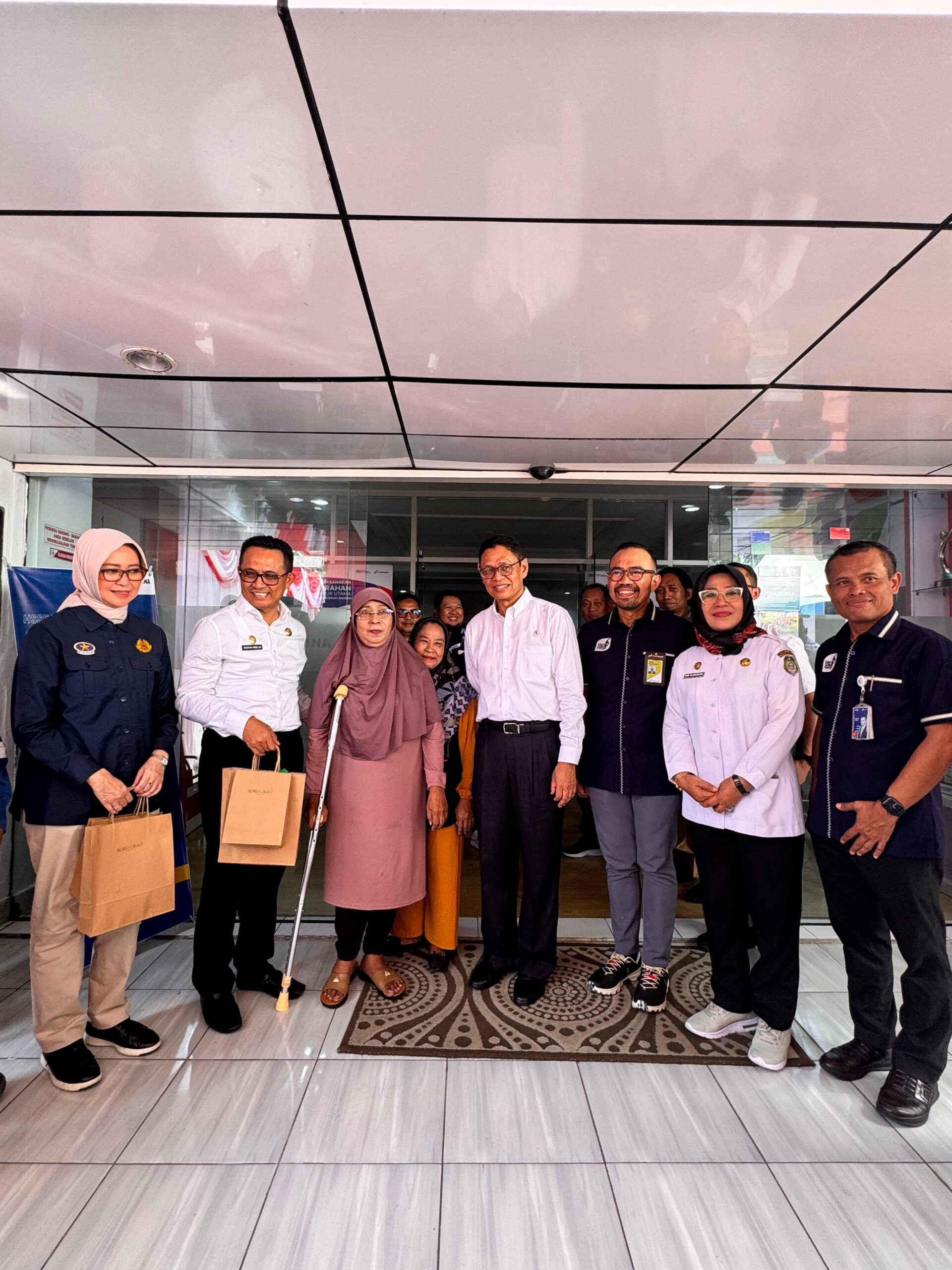 Dukung UMKM Lokal Milik Disabilitas, Wakil Menteri ESDM Apresiasi Produk Mitra Binaan CSR Pertamina Fuel Terminal Ternate 1 IMG 20241031 WA0019 scaled