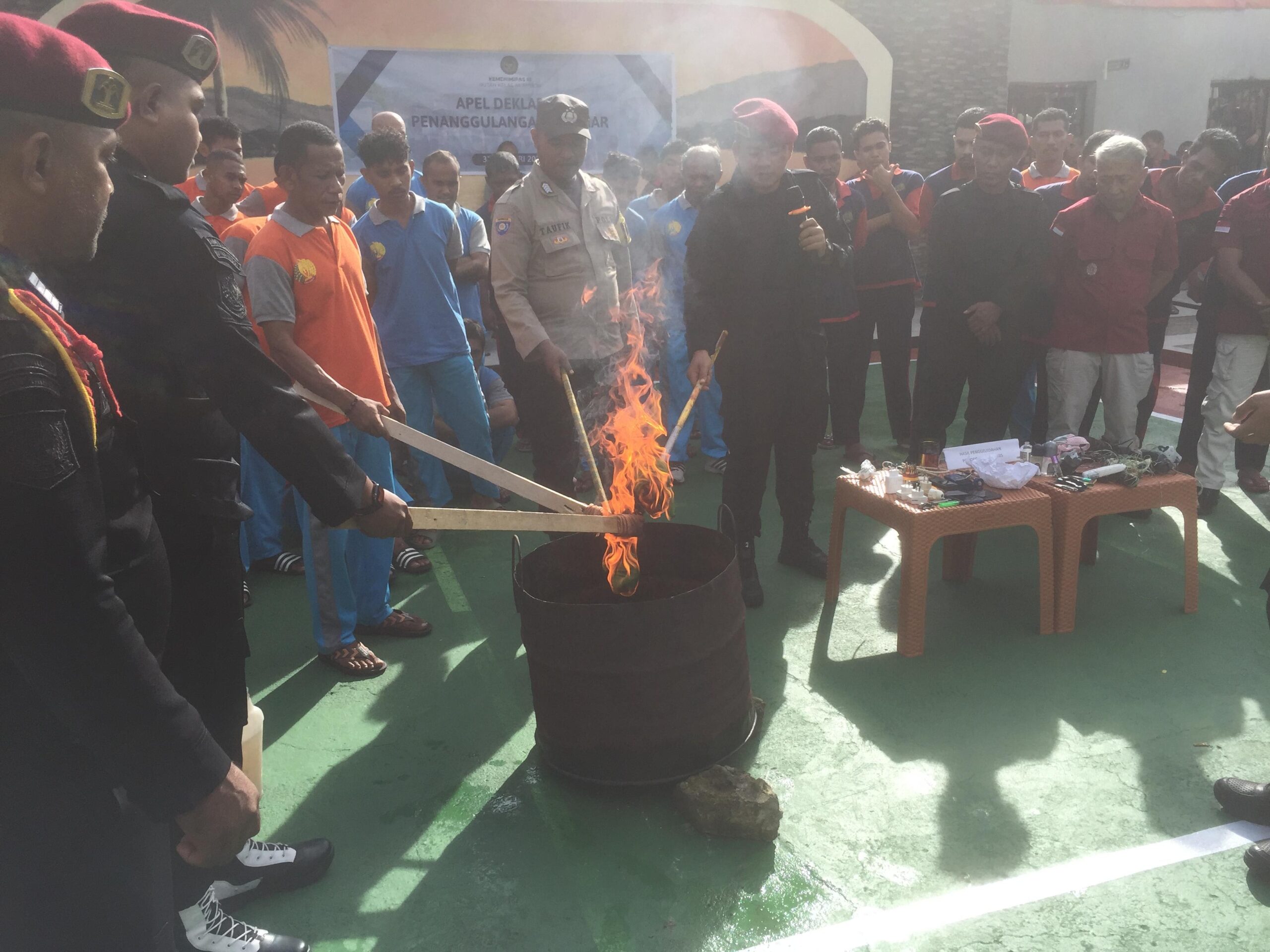 Rutan Kelas IIA Ambon Lakukan Pemusnahan Barang Pengeledahan Warga Binaan 2 IMG 20250131 WA0041 scaled