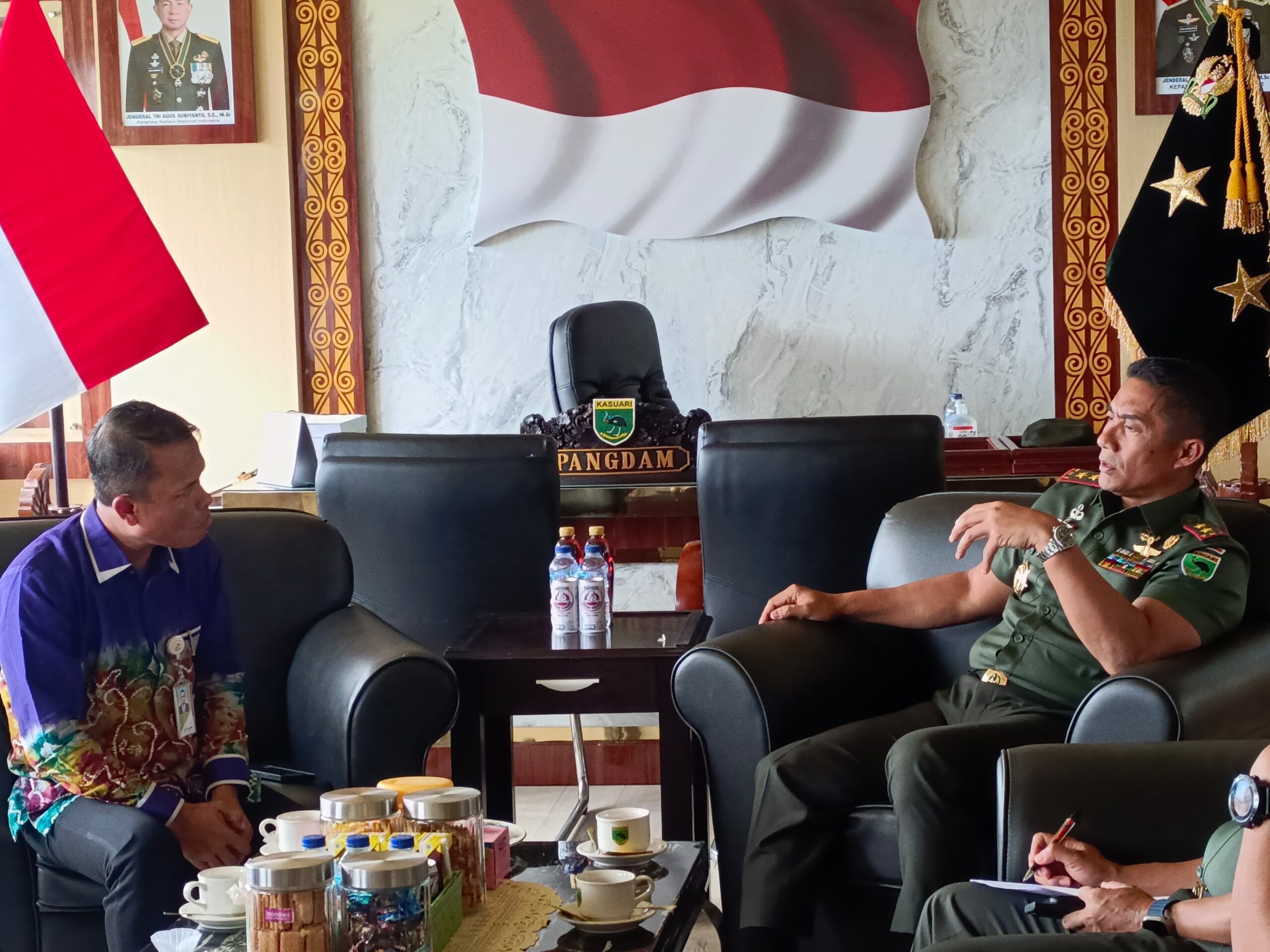 Tingkatkan Silaturahmi, Pertamina Patra Niaga Regional Papua Maluku Lakukan Kunjungan Kerja ke Pangdam XVIII/Kasuari 1 IMG 20250222 WA0020 scaled