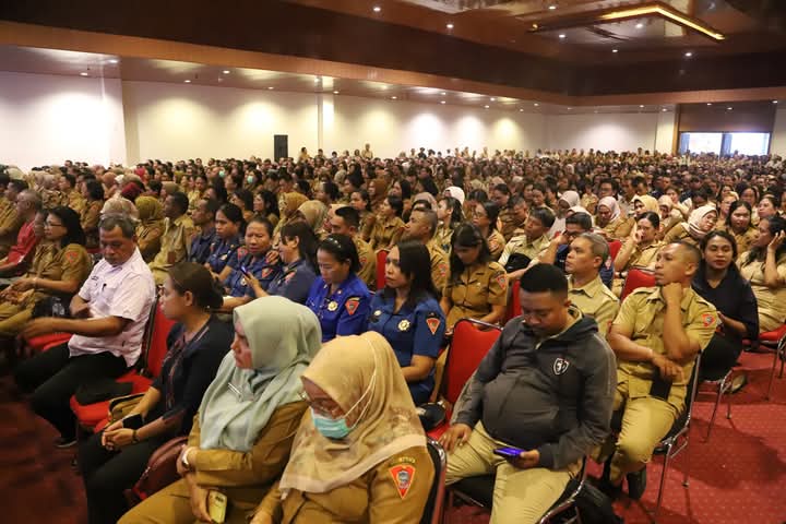 Walikota Ambon Buka Rapat Bersama ASN 2 FB IMG 1741079108951