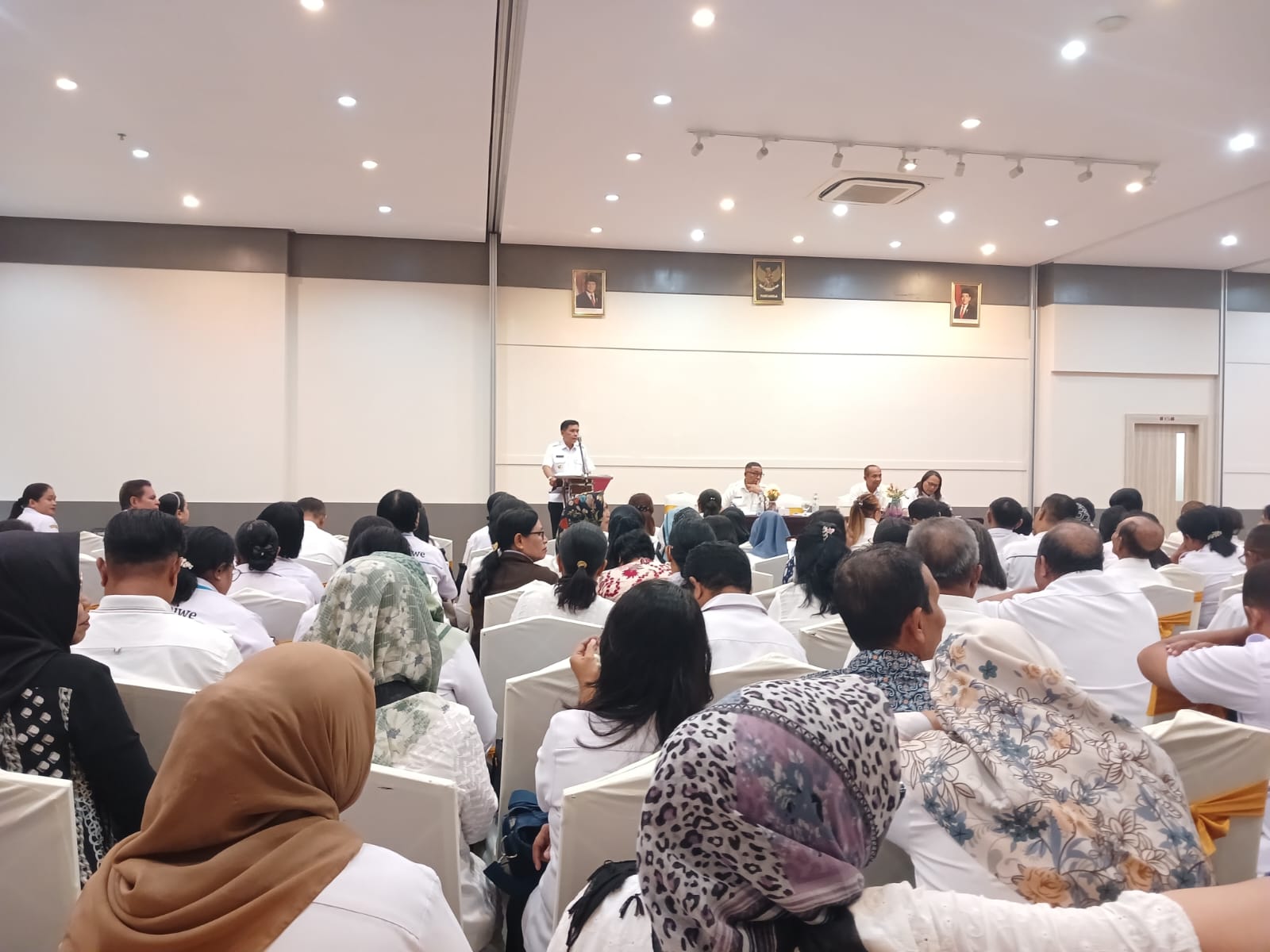 Dinas Pendidikan Gelar Rapat Bersama Seluruh Kepala Sekolah Di Kota Ambon 1 WhatsApp Image 2025 03 26 at 17.51.02