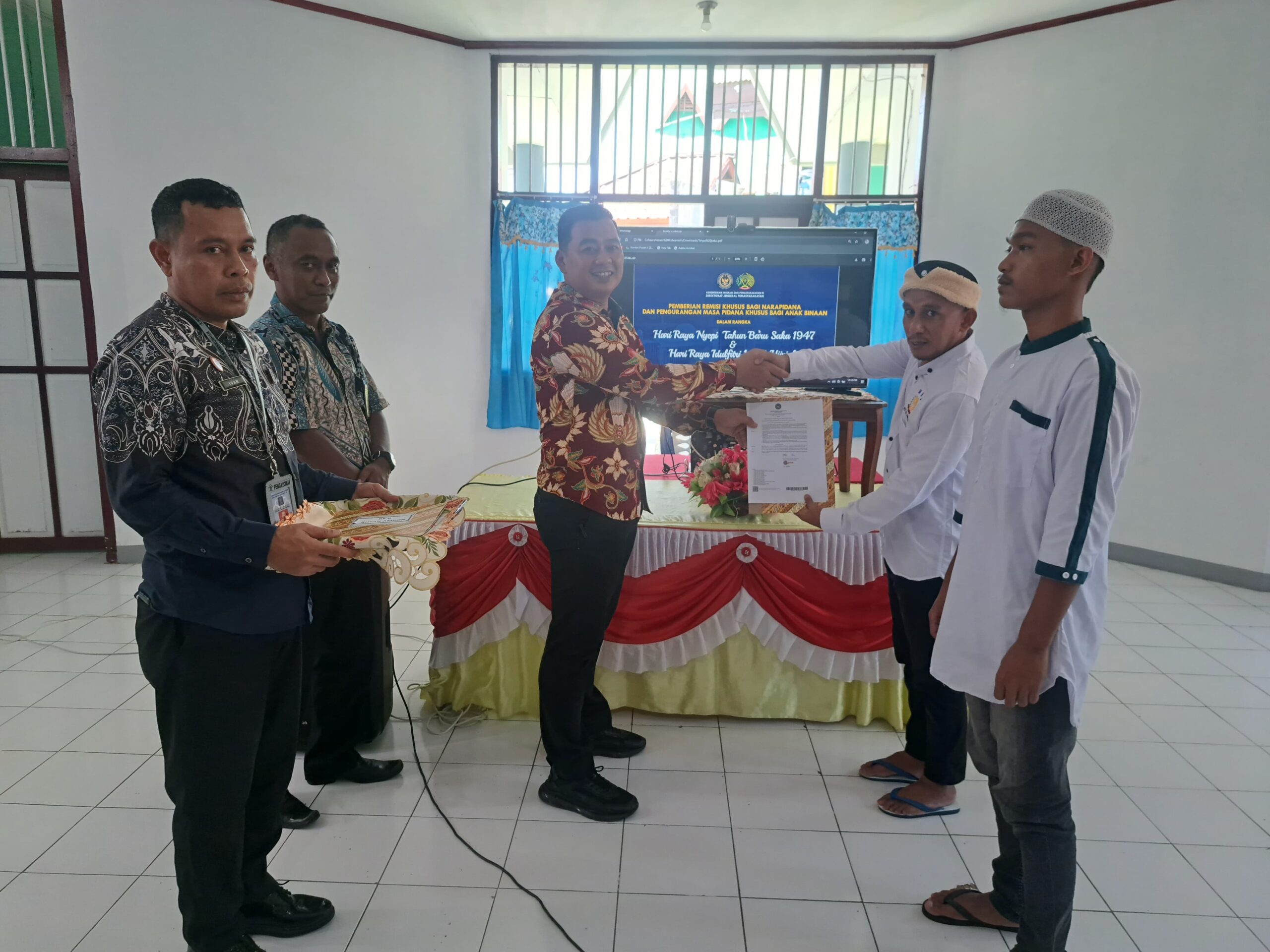 36 Narapidana Rutan Ambon Terima Remisi Idul Fitri: Hadiah Istimewa di Hari Kemenangan 1 WhatsApp Image 2025 03 28 at 01.19.49 scaled
