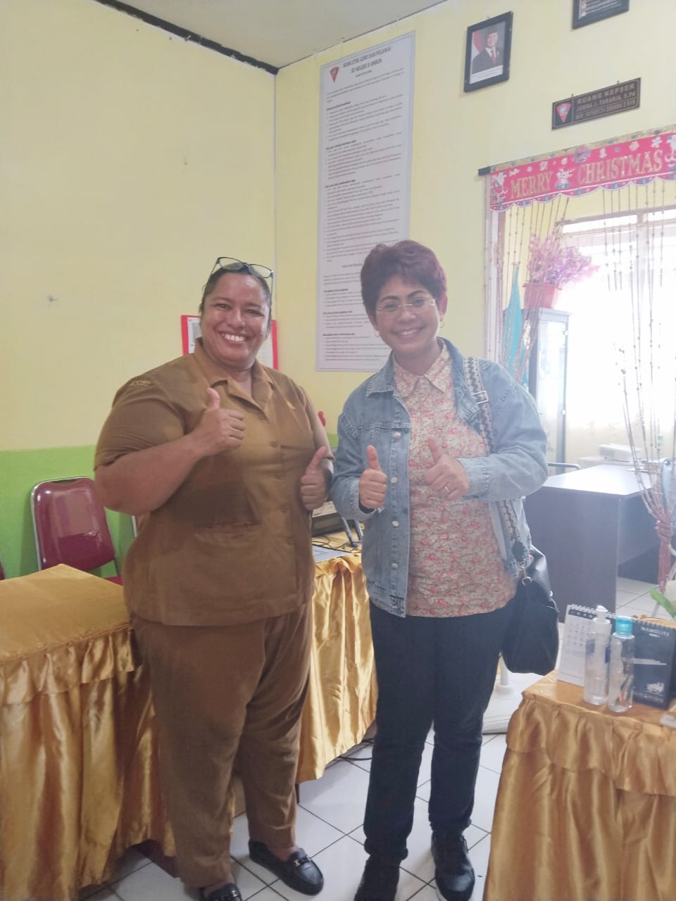 Mercy Chriesty Barends kembali menggelar kunjungan pribadi di SD Negeri 8 Ambon 2 WhatsApp Image 2025 04 15 at 05.01.38