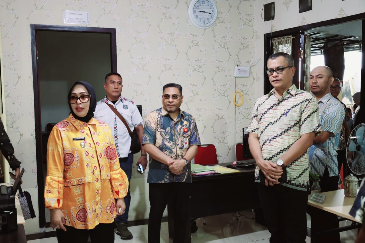Sidak OPD Luar Balai Kota ,Wawali Tegaskan : Disiplin Pegawai Penting 1 WhatsApp Image 2025 04 16 at 23.41.11