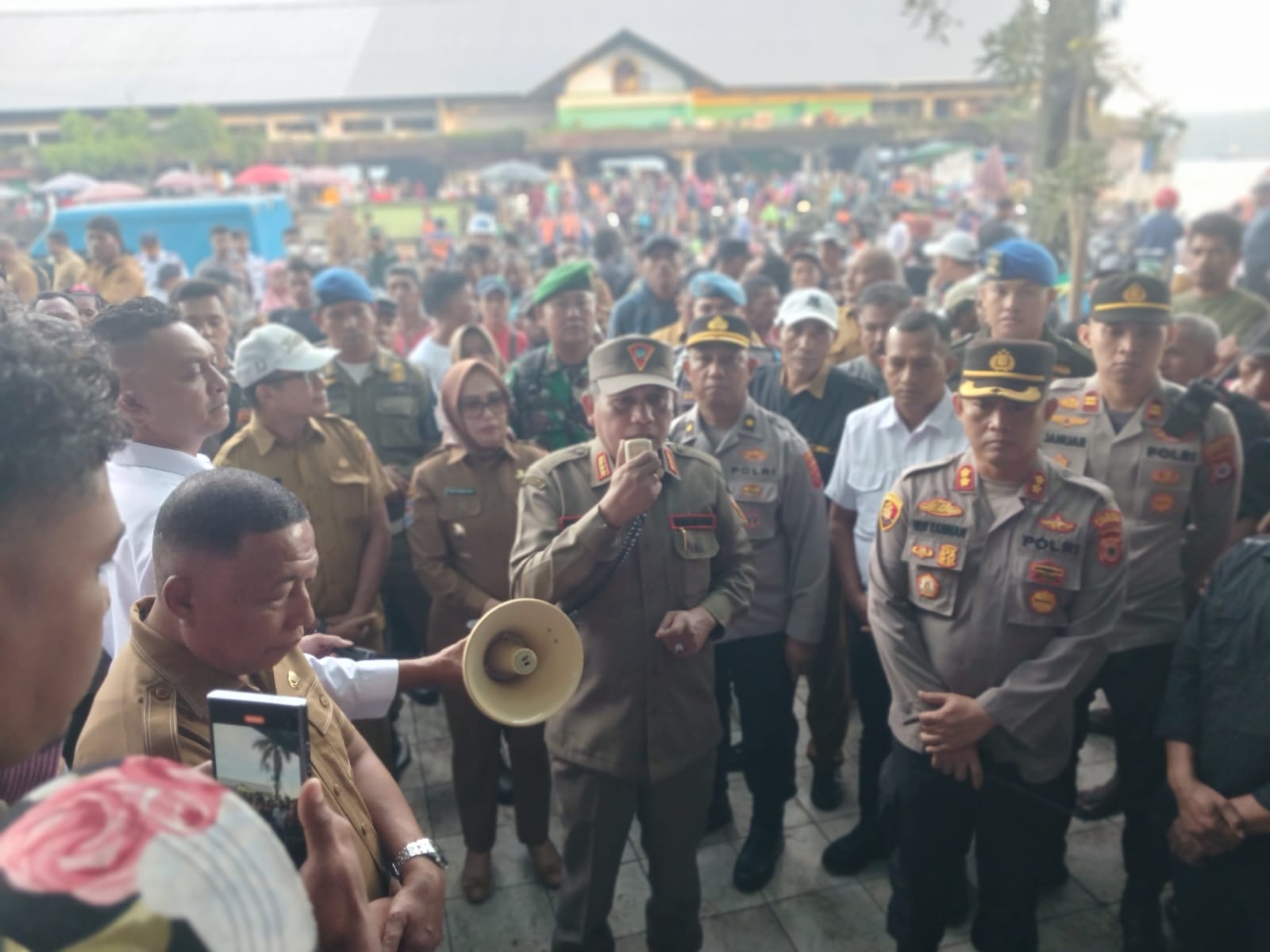 Pemkot Akhirnya Lakukan Pembersihan Di Pasar Mardika 1 WhatsApp Image 2025 04 27 at 13.59.53