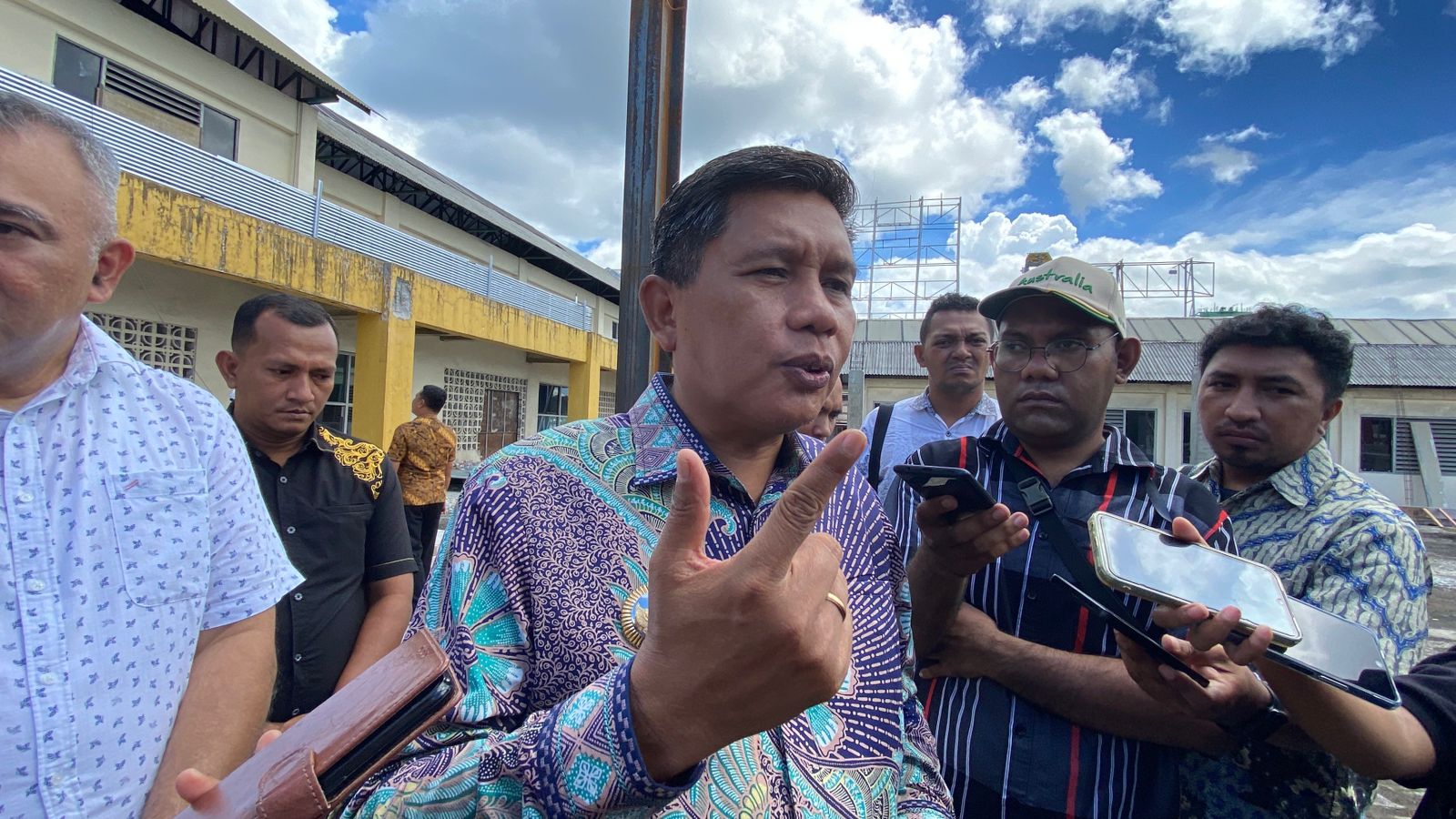 Bodewin Gencar Terapkan 17 Program Prioritas Untuk Ambon Lebih Baik 1 WhatsApp Image 2025 05 15 at 13.06.18 1b416364