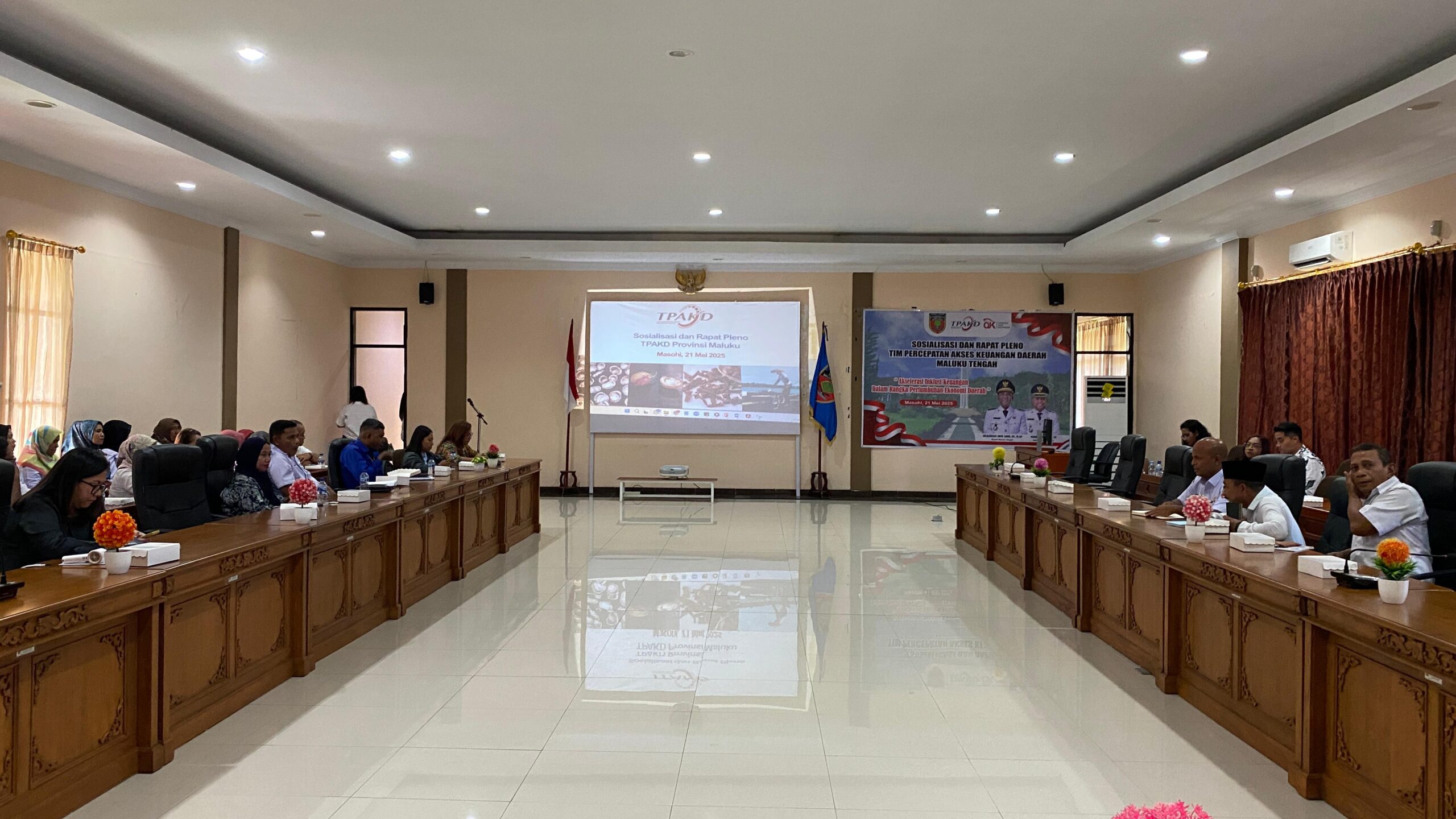 OJK MALUKU GENCARKAN PENINGKATAN LITERASI DAN INKLUSI KEUANGAN DI KABUPATEN MALUKU TENGAH 1 WhatsApp Image 2025 05 20 at 21.14.11 d8ac20a1 scaled