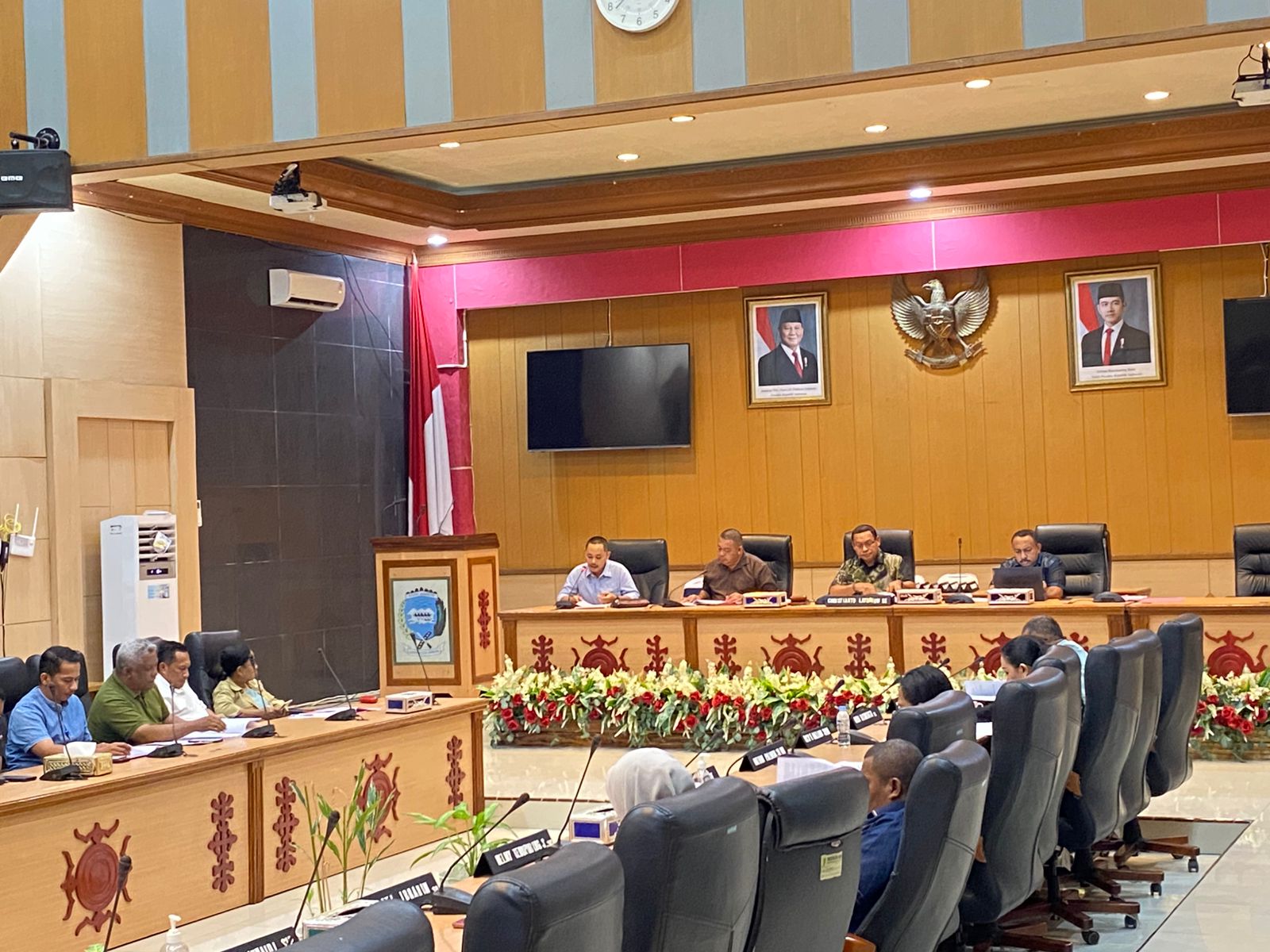 Christianto Laturiuw : Rancangan Peraturan Daerah (Ranperda) tentang Penyelenggaraan Perhubungan harus mampu menjawab persoalan mendasar di kota Ambon 2 WhatsApp Image 2025 05 22 at 18.31.03 ed00341c