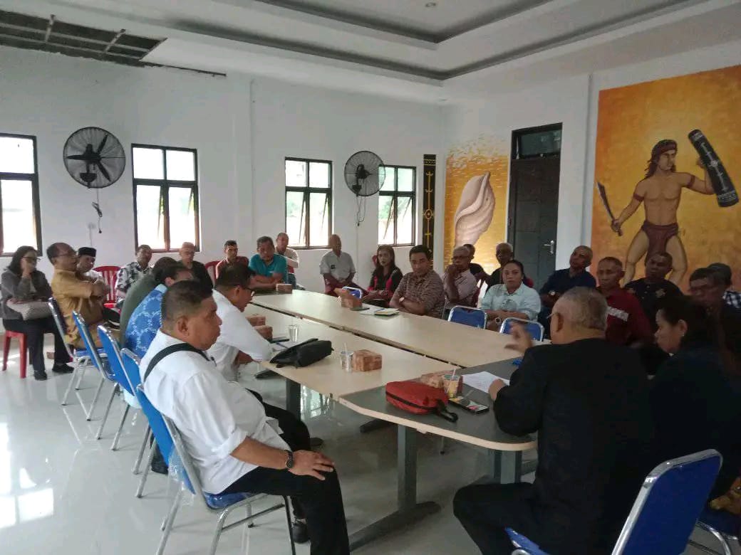 Ketua Latupati Kota Ambon menggelar rapat pengukuhan Bodewin Wattimena dan Elly Toisutta 1 IMG 20250605 WA0028