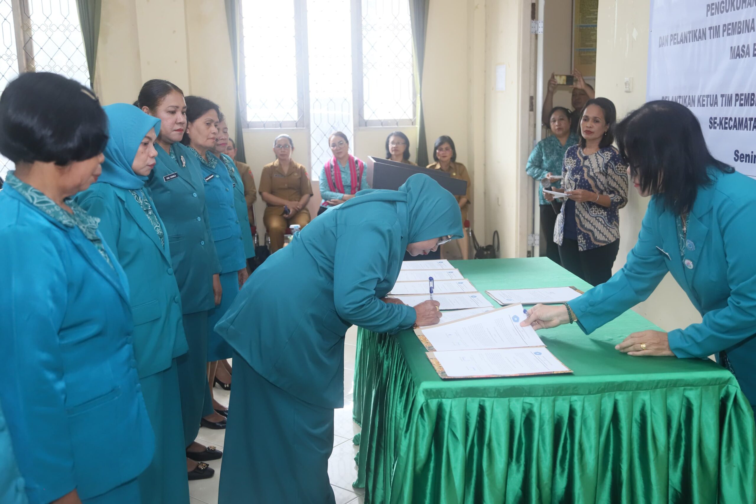 Ketua PK - PKK Kota Ambon Kukuhkan Tim Pembina Posyandu Baguala 2 IMG 20250616 WA0026 scaled