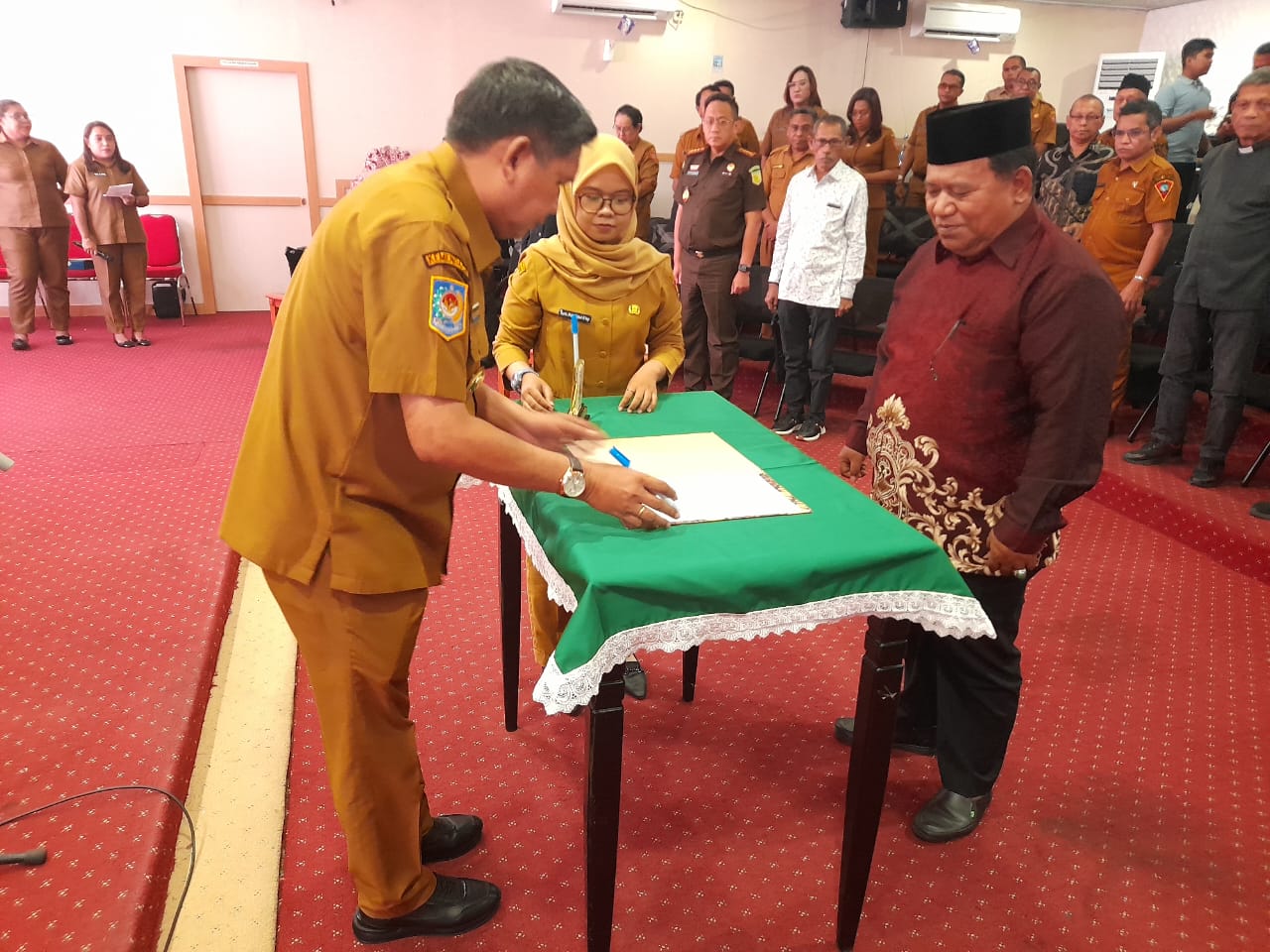 Bodewin Lantik FKUB dan Dewan Penasehat Umat Beragama Kota Ambon 1 WhatsApp Image 2025 06 17 at 14.29.02 a30b59e2