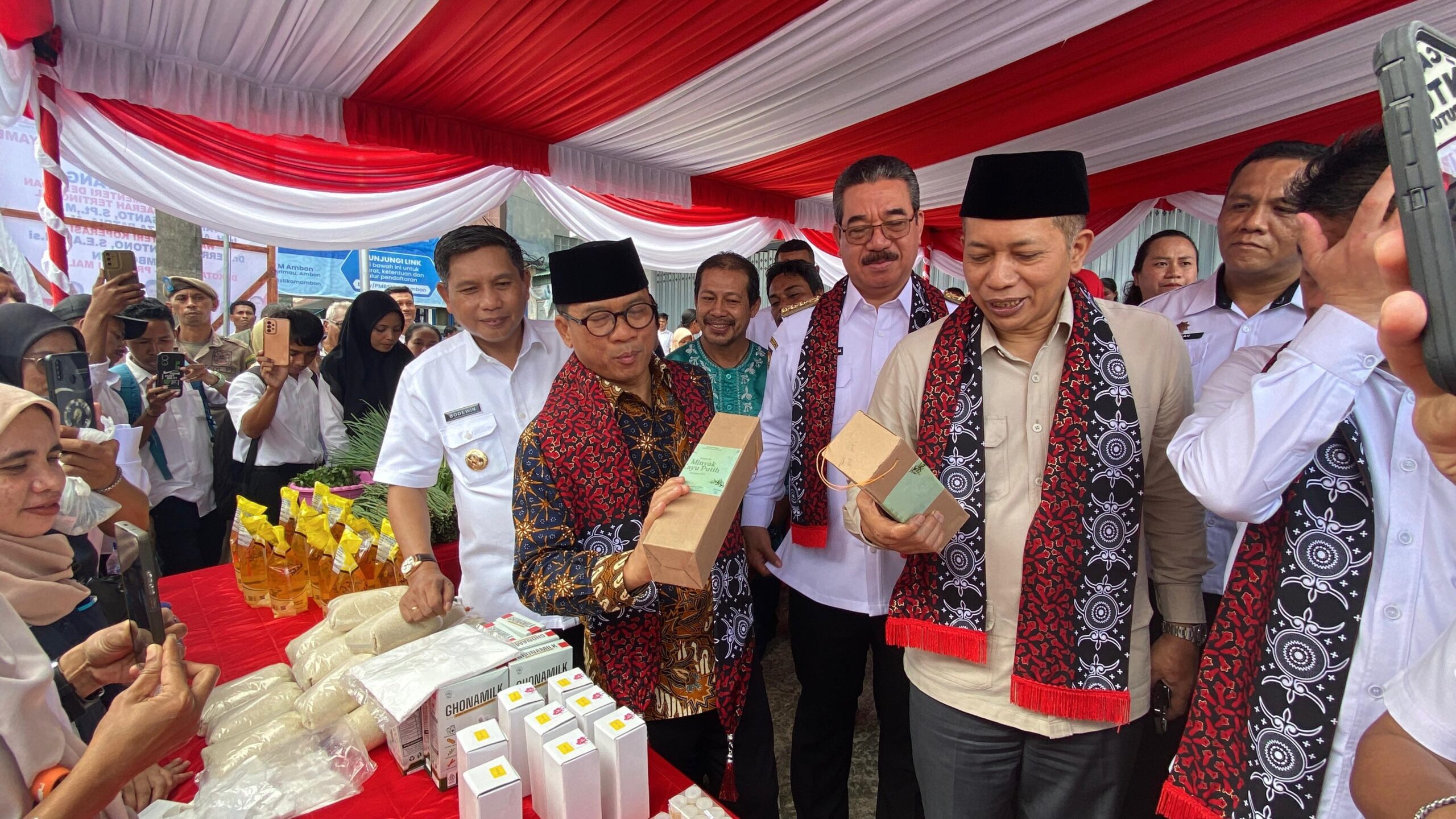 Pemerintah Negeri Wayame Bangga Menjadi Koprasi Percontohan Pertama Dikota Ambon 2 WhatsApp Image 2025 06 18 at 15.42.09 d4a7b1b4 scaled