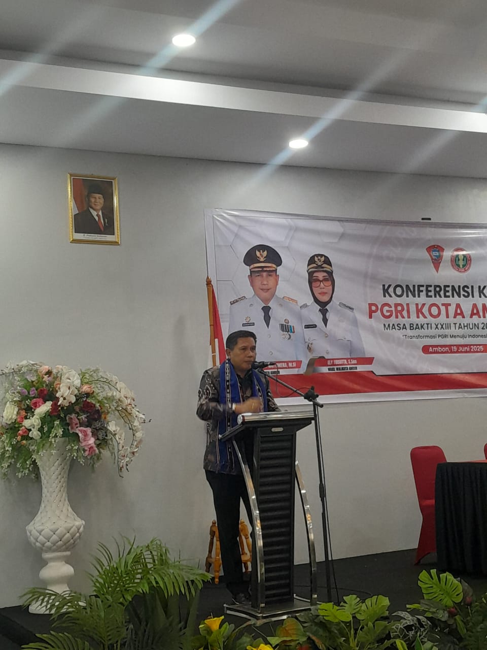 Wattimena resmi membuka Konferensi Kota PGRI Ambon ke-XXIII masa bakti 2025–2030 1 WhatsApp Image 2025 06 19 at 12.55.01 09c34205