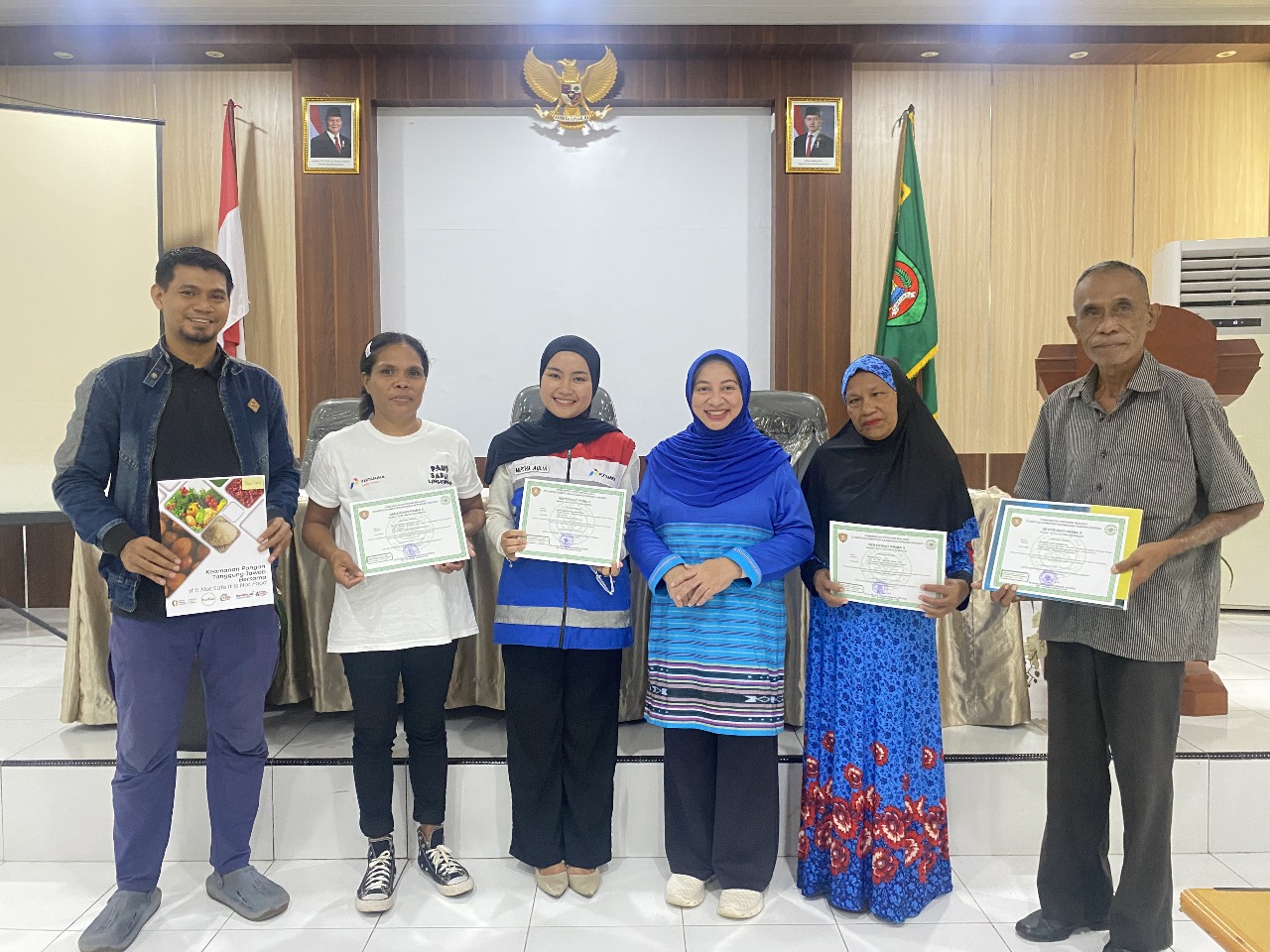 Dua Mitra Binaan CSR Pertamina Terima Sertifikat Prima 3 dari Dinas Ketahanan Pangan Provinsi Maluku 1 WhatsApp Image 2025 06 19 at 17.59.57 20393c11