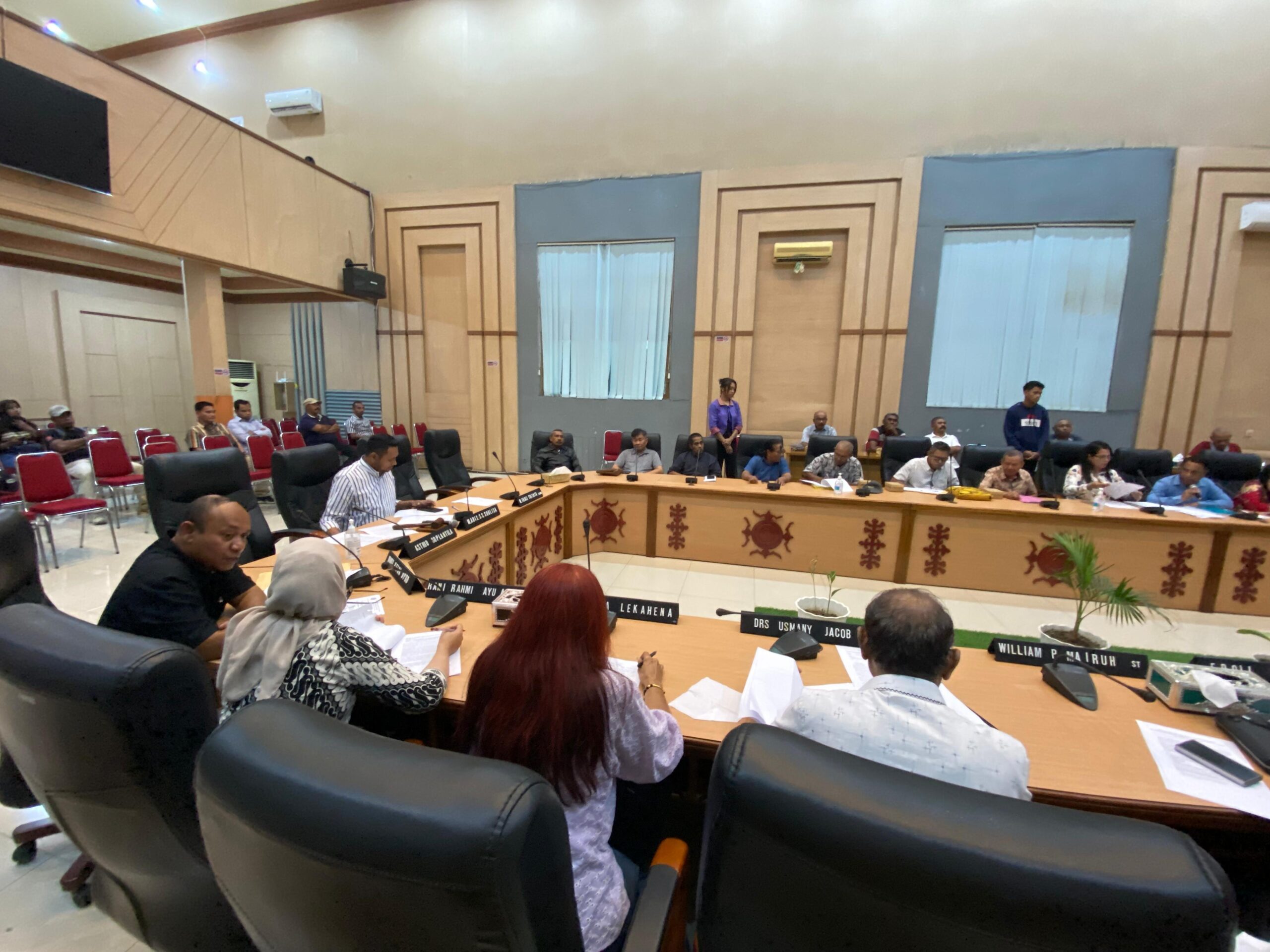 Komisi I DPRD Kota Ambon berkomitmen untuk terus memantau perkembangan sengketa dan memastikan penyelesaiannya berjalan sesuai ketentuan hukum 1 WhatsApp Image 2025 06 19 at 18.49.03 f3f592b7 scaled