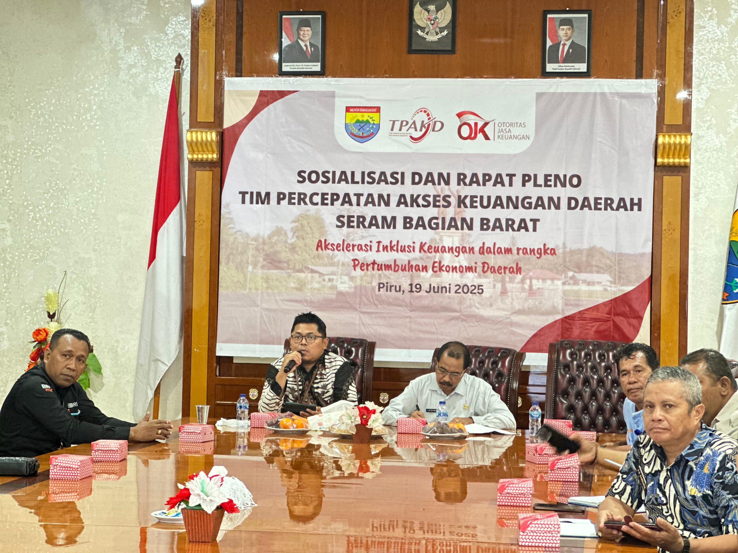 OJK PROVINSI MALUKU GENCARKAN EDUKASI DAN PENINGKATAN AKSES KEUANGAN DI KABUPATEN SERAM BAGIAN BARAT 1 WhatsApp Image 2025 06 23 at 03.55.34 scaled