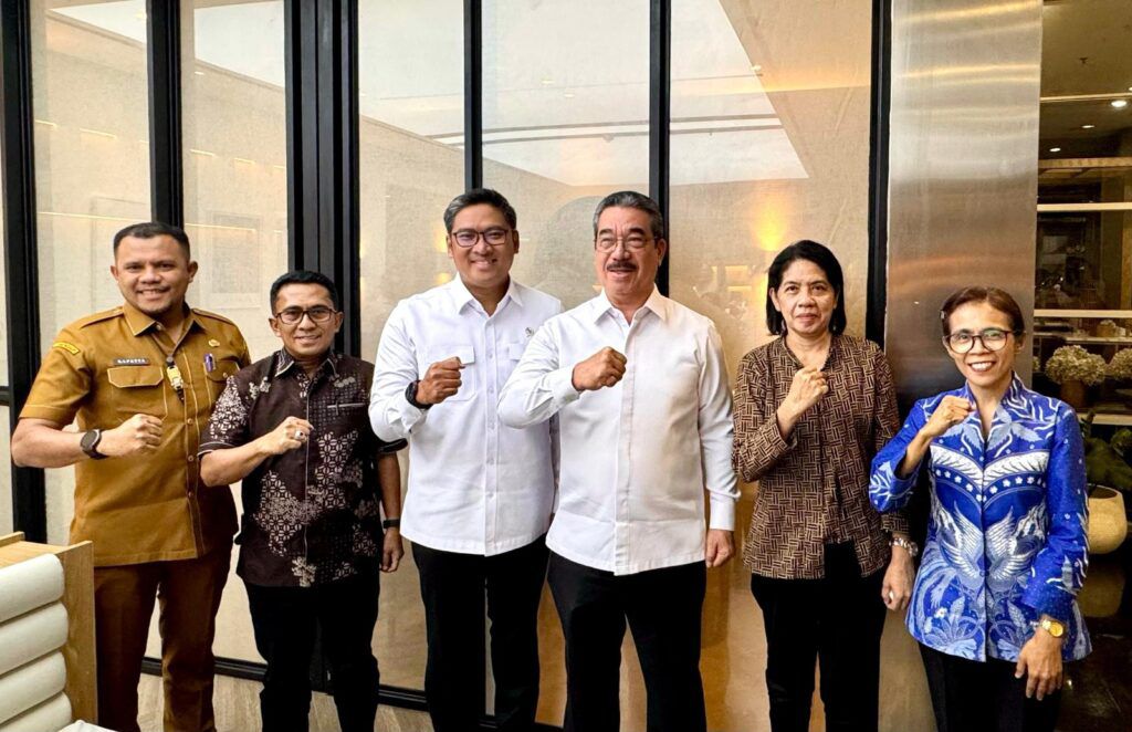 Gubernur Maluku Hendrik Lewerissa mendukung Swasembada Pangan Nasional di Maluku 1 IMG 20250708 WA0000