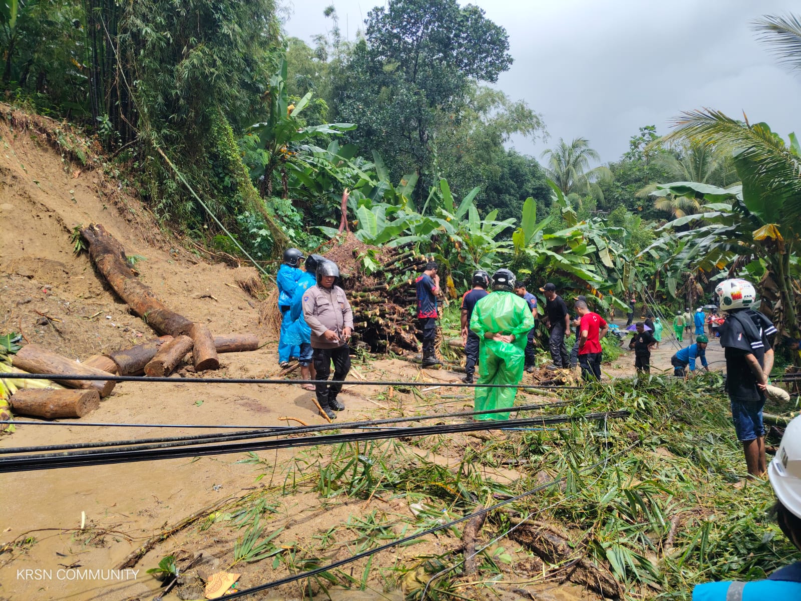 Tingginya Curah Hujan Mengakibatkan Longsor Dan Pohon Tumbang Di Wilayah Nusaniwe 1 IMG 20250722 WA0020