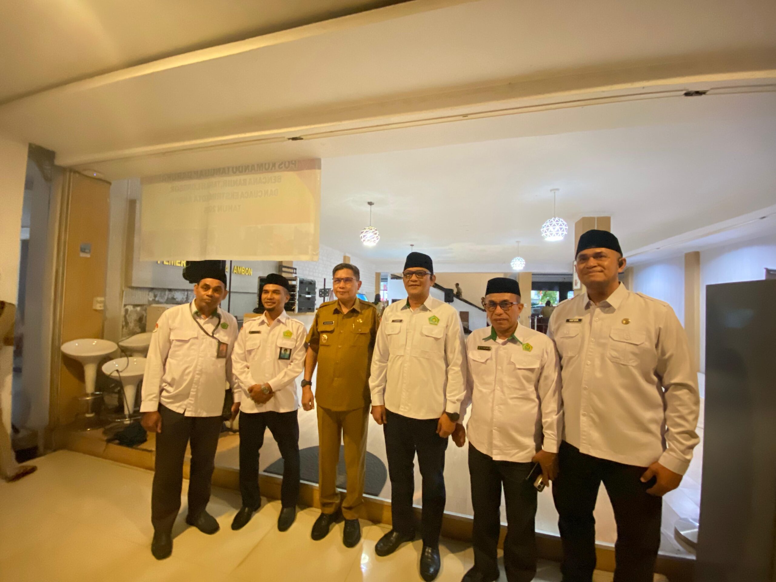 Wattimena Mendukung Penandatanganan MoU Pelayanan Terpadu Kepemilikan Status Hukum Perkawinan dan Kependudukan 1 IMG 20250804 WA0002 scaled
